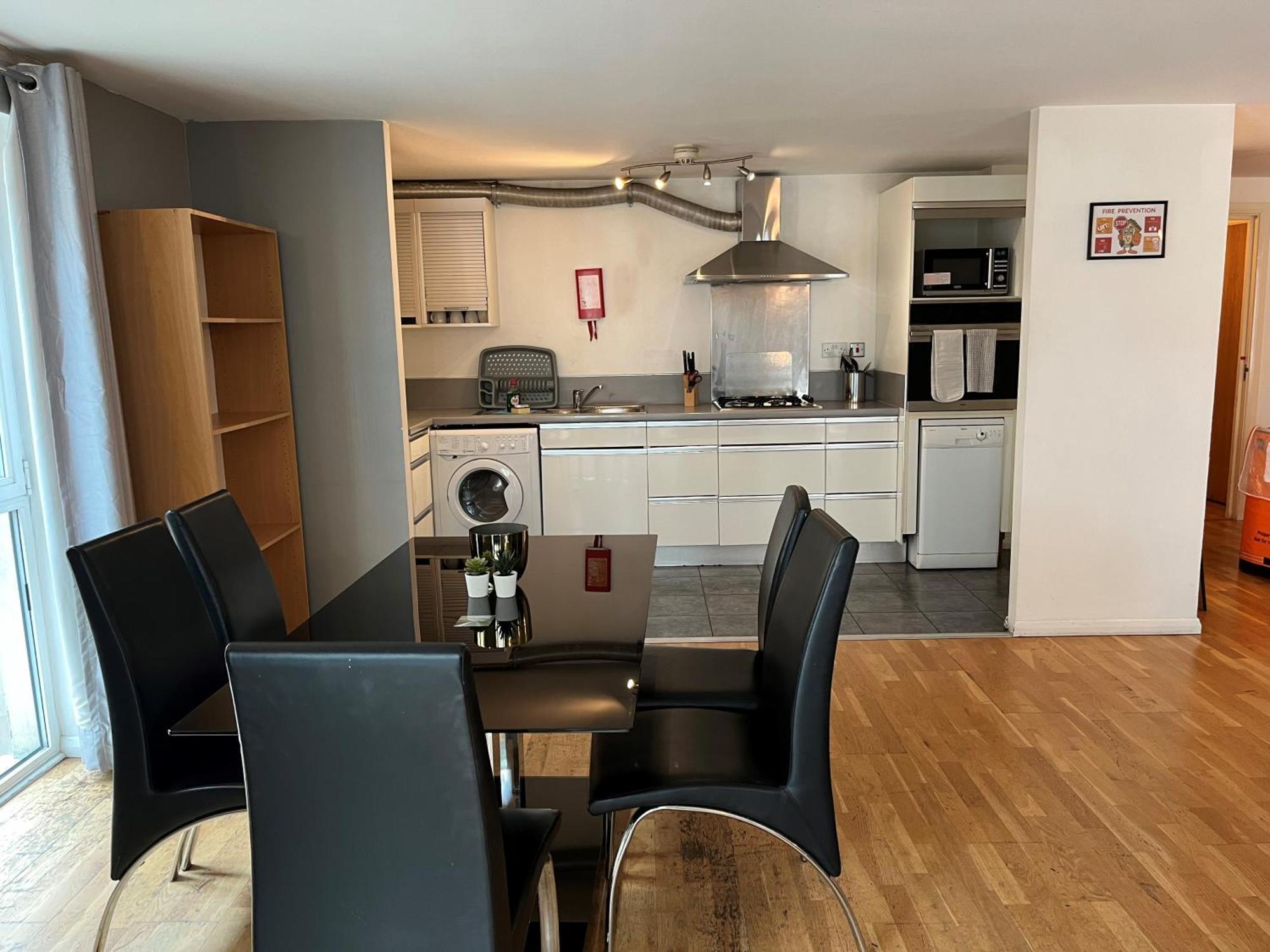 Access Apartment *