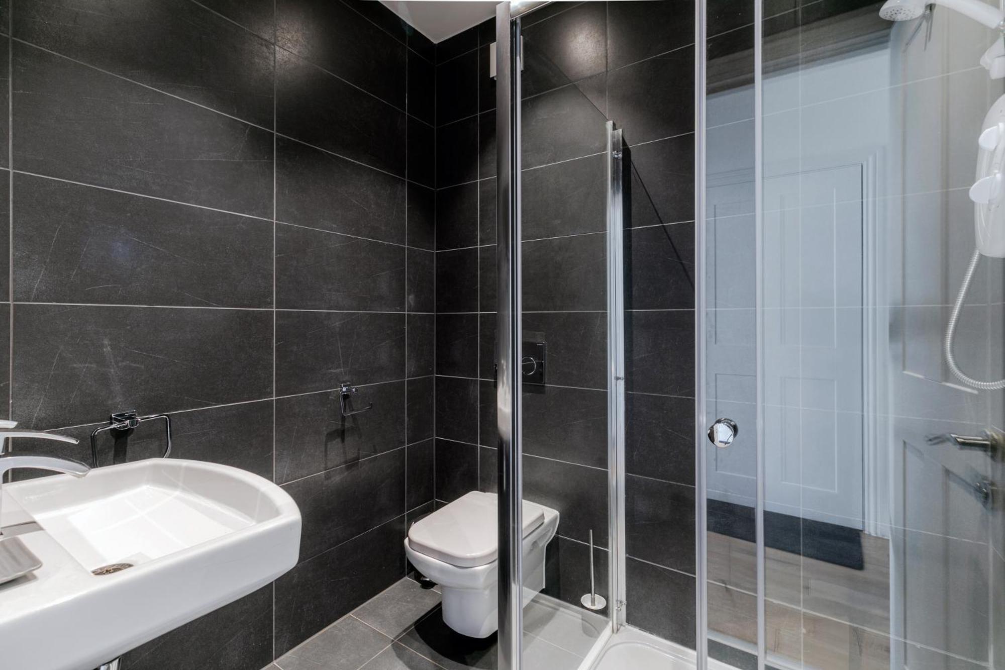 Regent's Park & Baker Street Modern Apartments! London