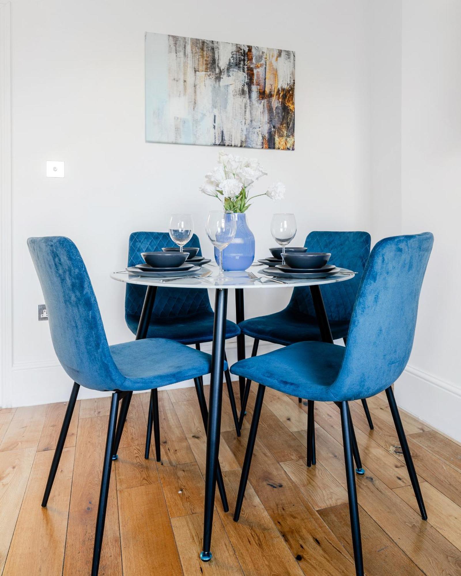 Regent's Park & Baker Street Modern Apartments!