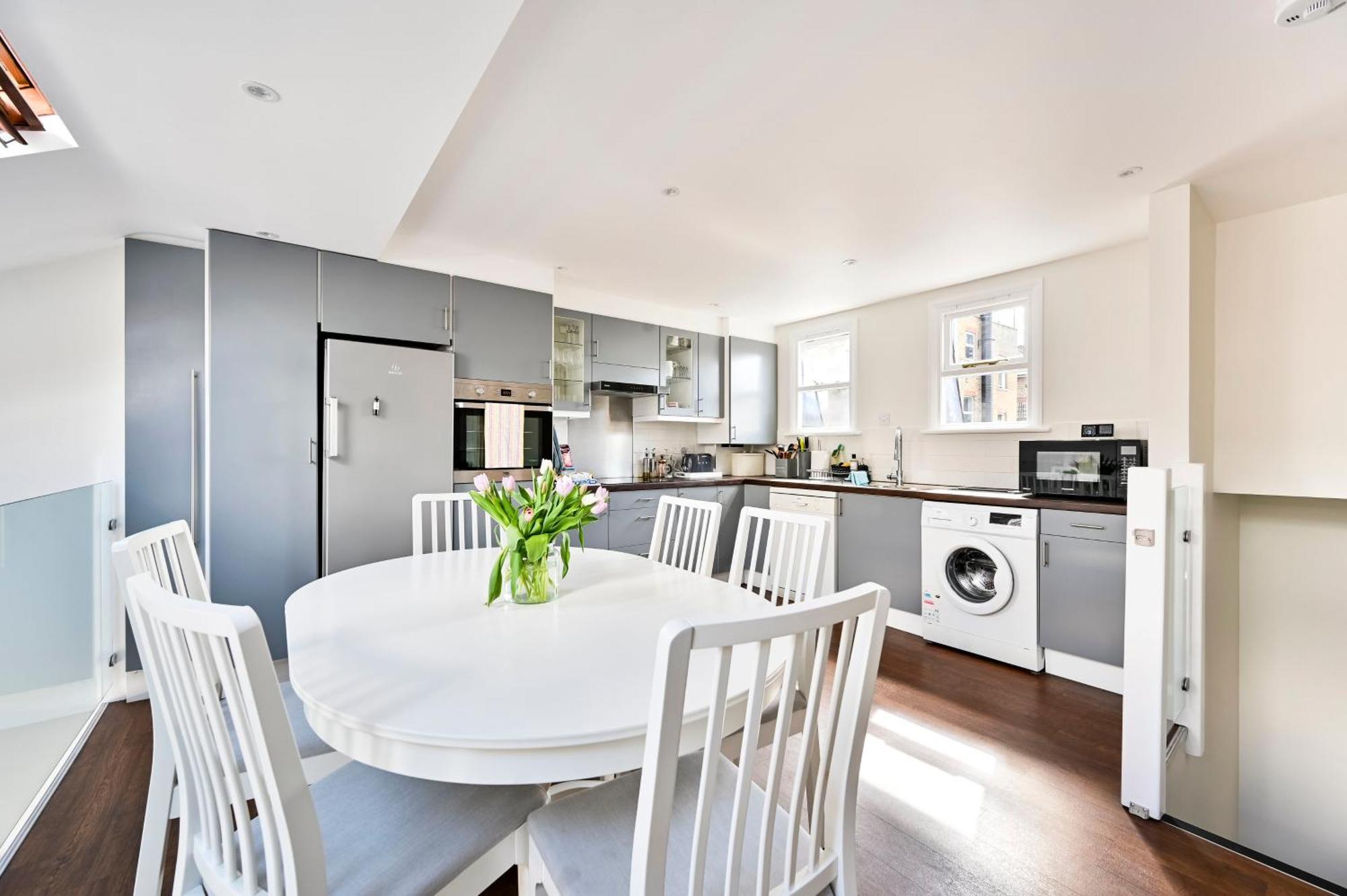 New Chic 3-bed Flat In Clapham * London