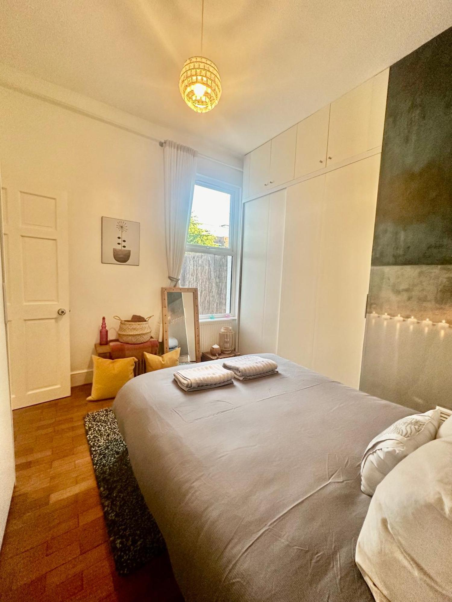 Apartment Lovely 2-3 Bedroom Flat In