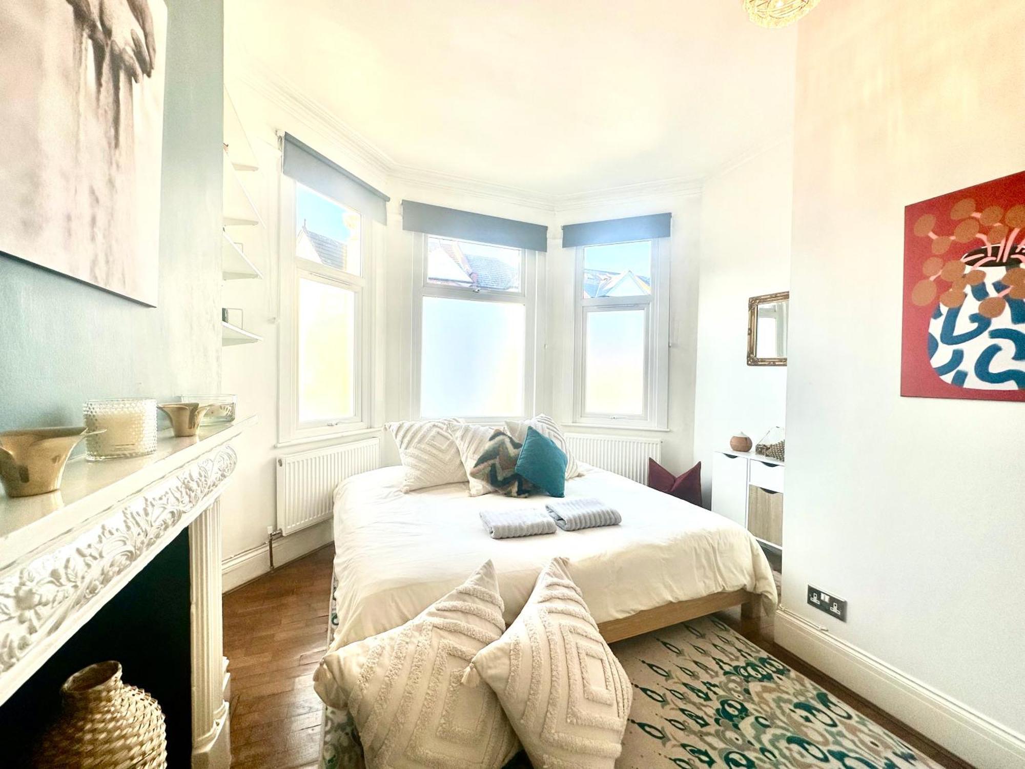Apartment Lovely 2-3 Bedroom Flat In *