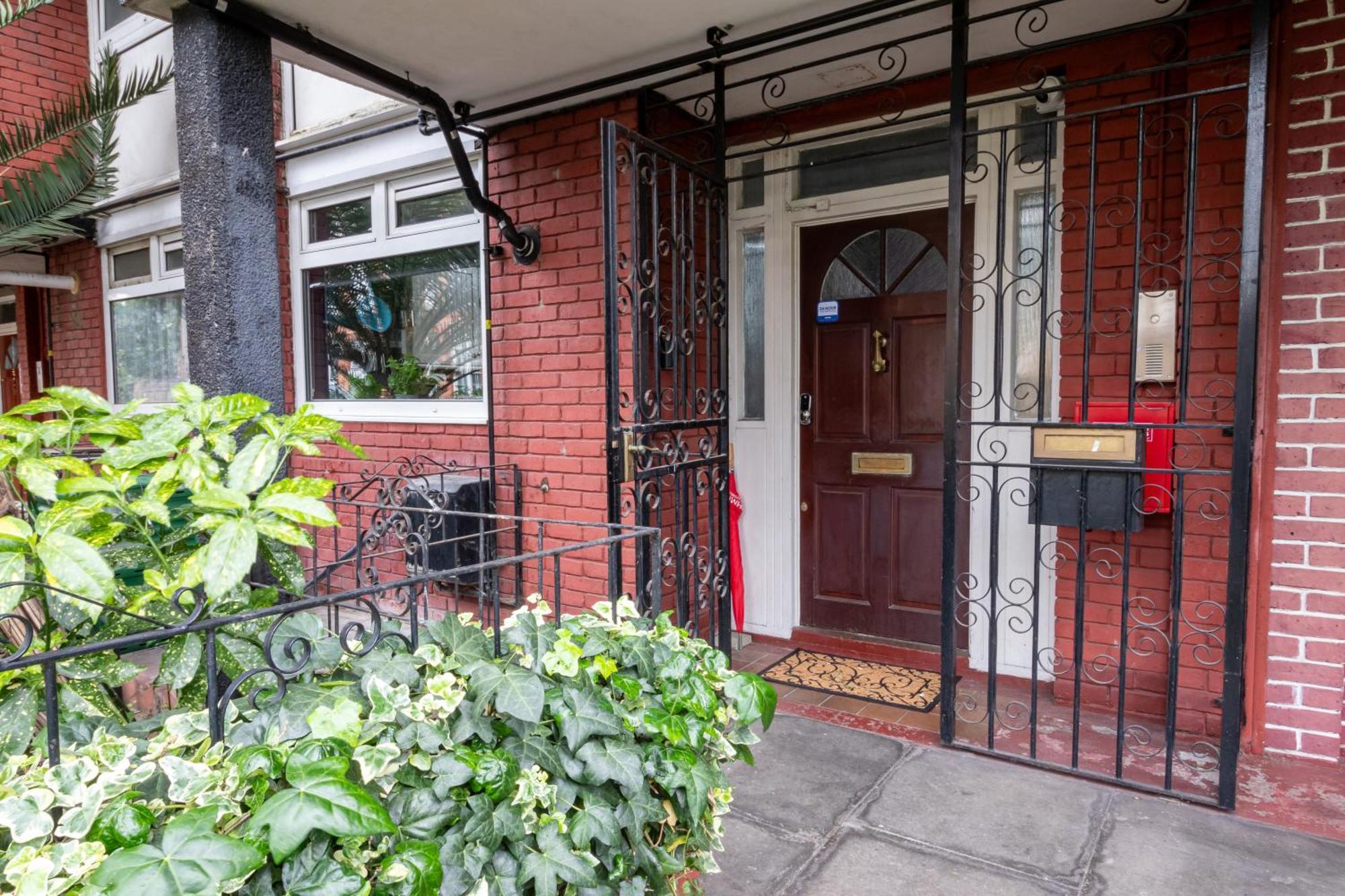 Apartment Cosy Family Retreat With Garden & Workspace London
