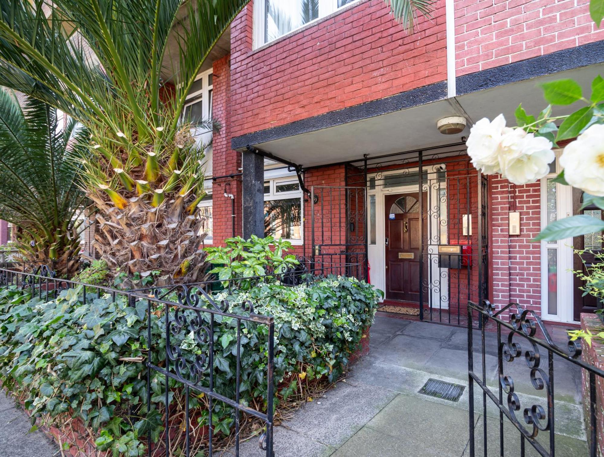 Apartment Cosy Family Retreat With Garden & Workspace *