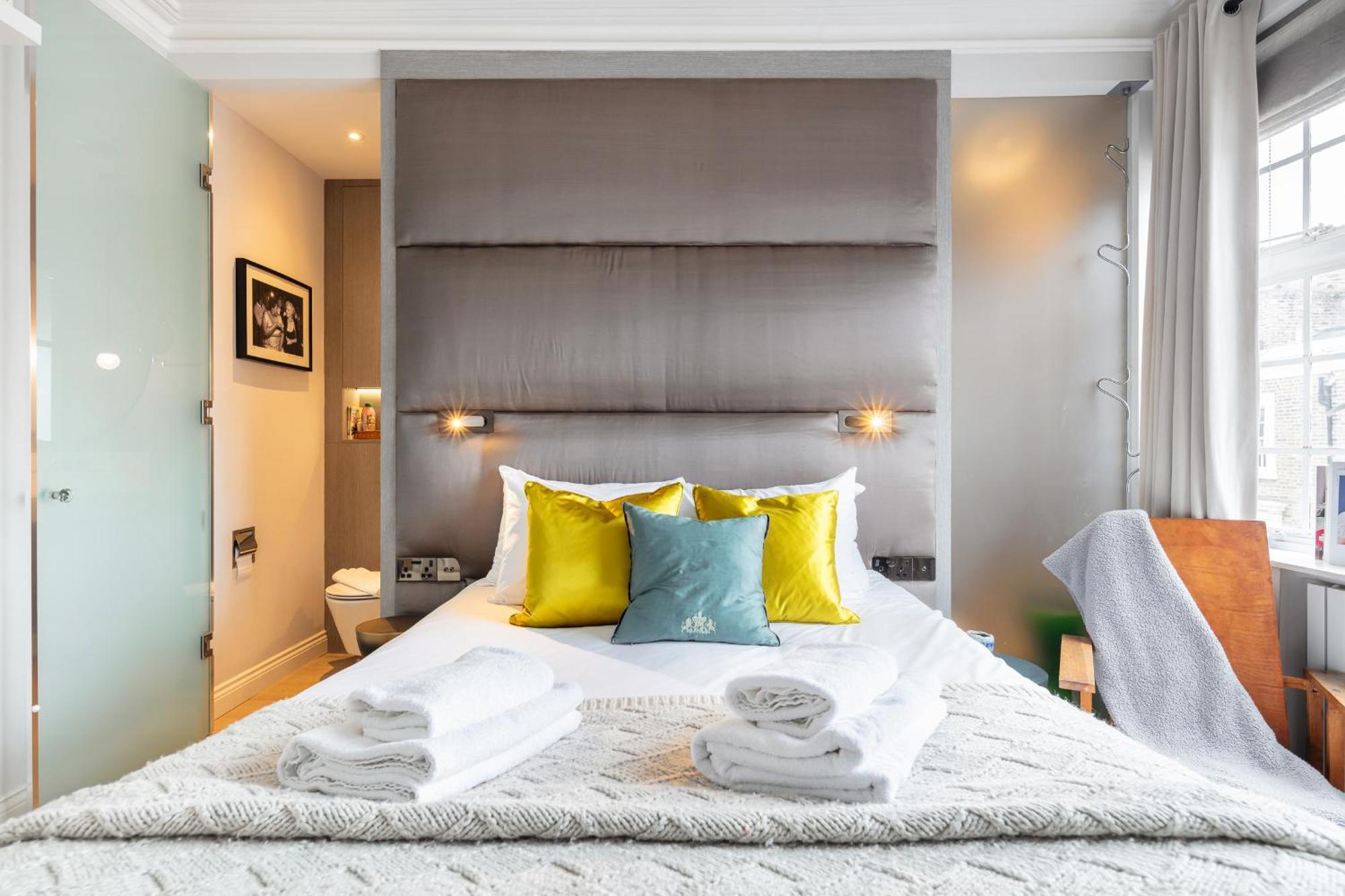 Architectural Triplex House In Heart Of Chelsea *