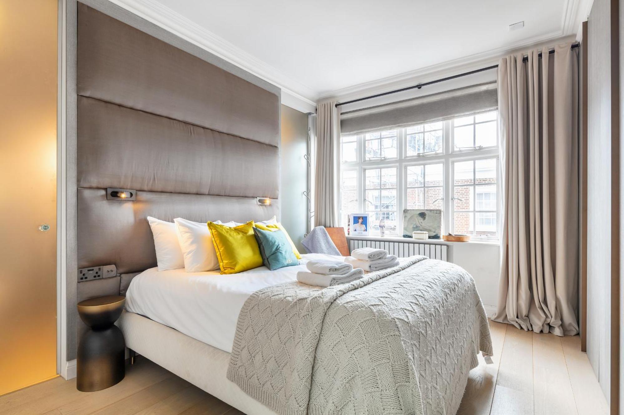 Architectural Triplex House In Heart Of Chelsea *