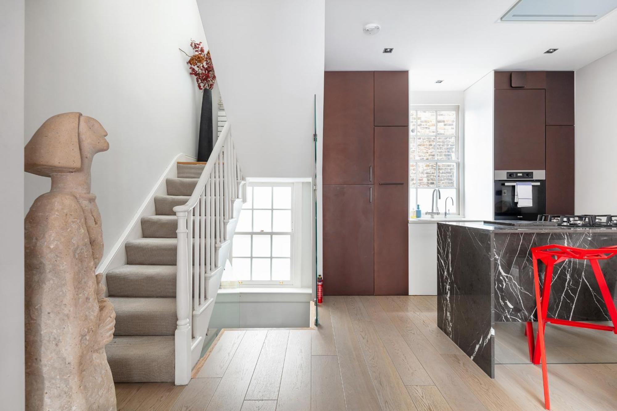 Architectural Triplex House In Heart Of Chelsea *