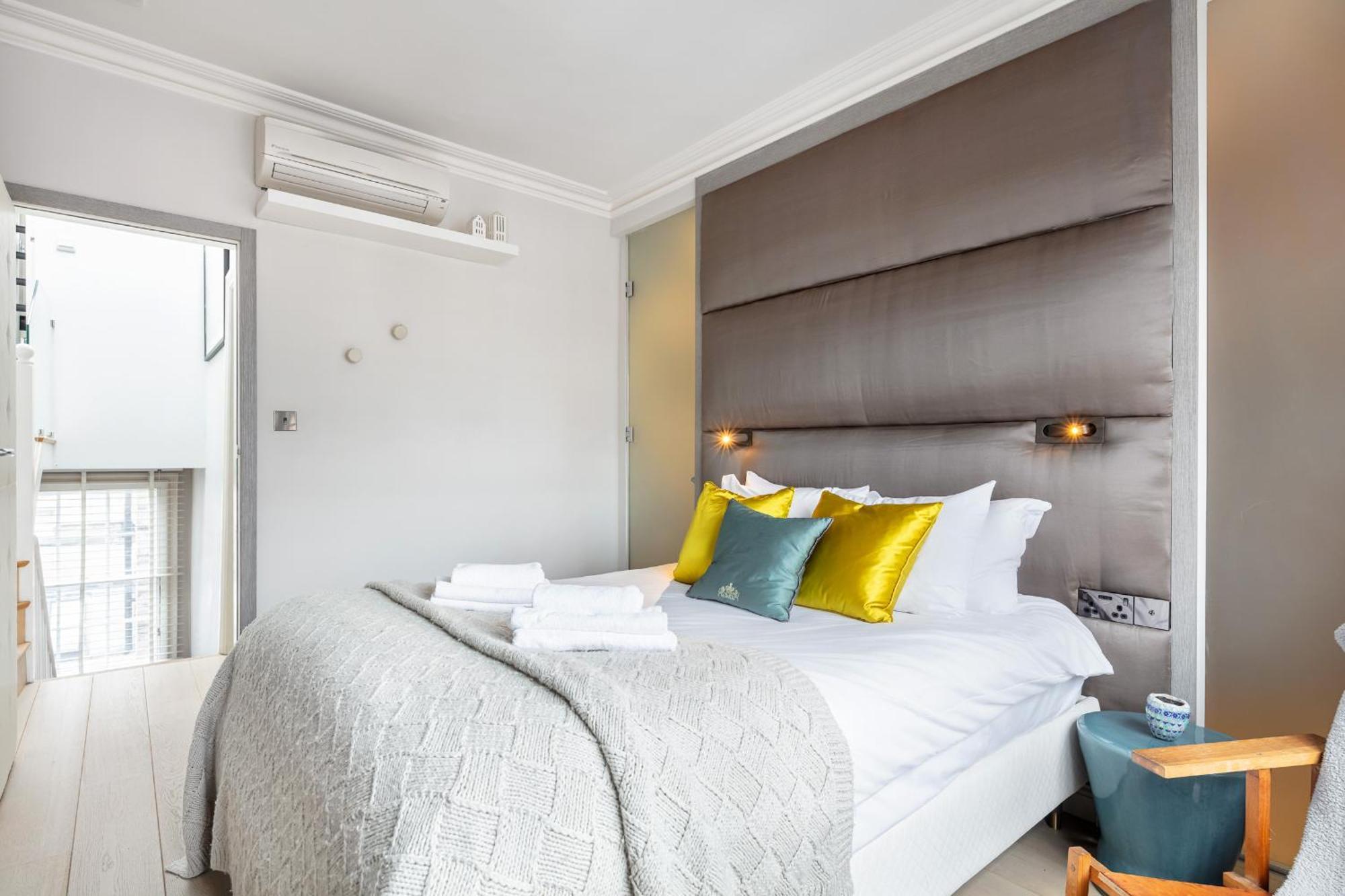 Architectural Triplex House In Heart Of Chelsea * London