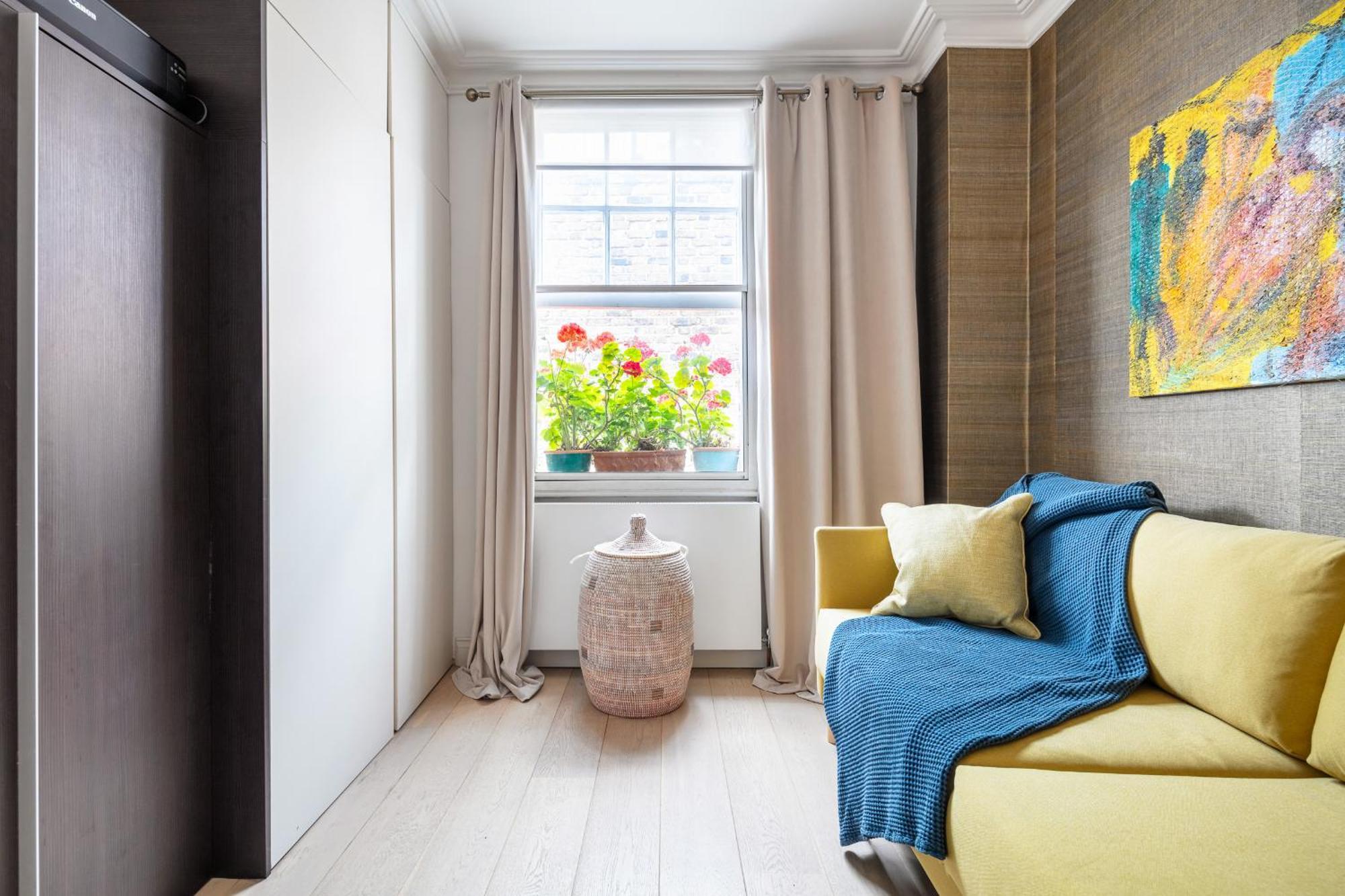 Architectural Triplex House In Heart Of Chelsea * London