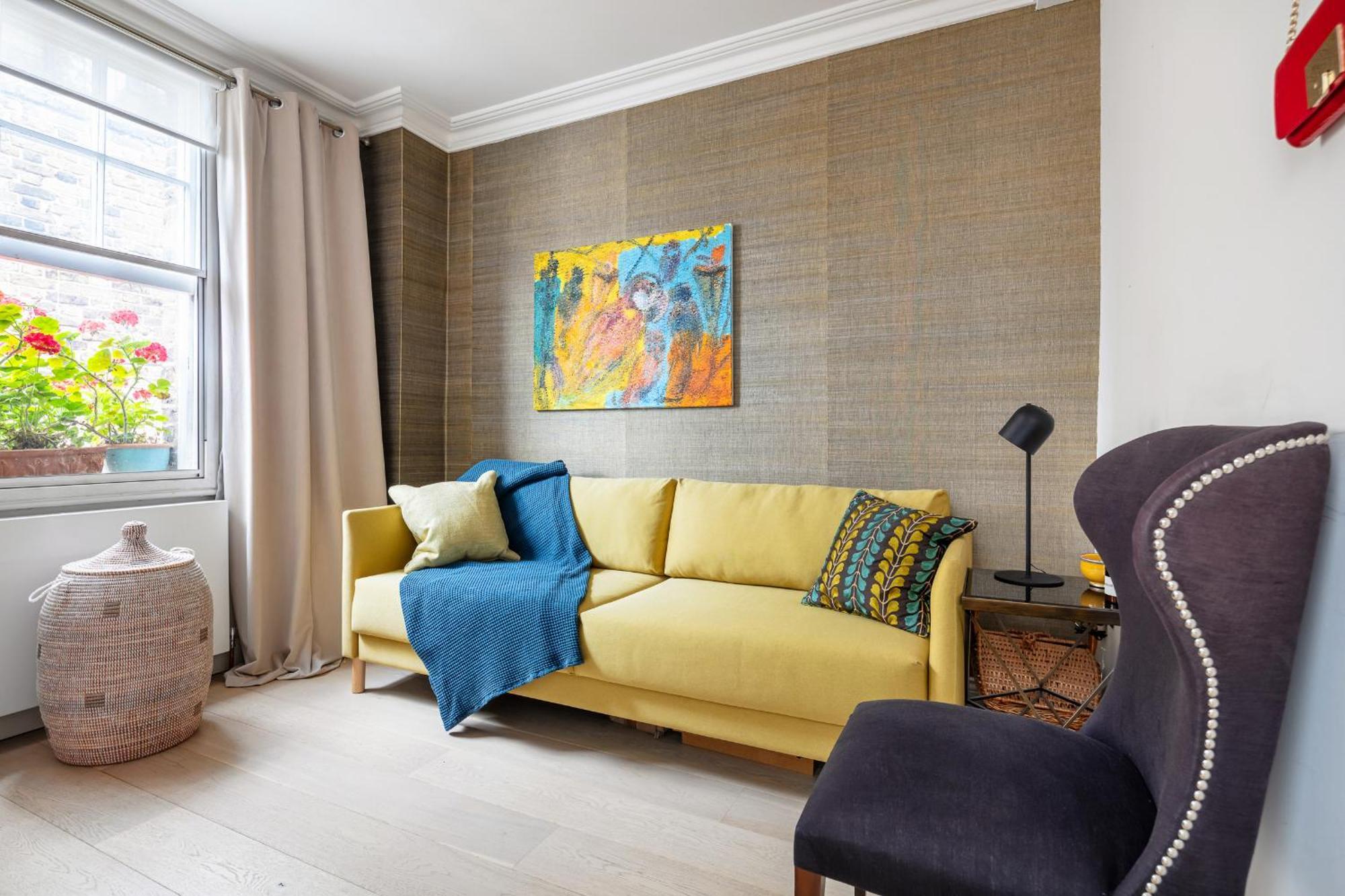 Architectural Triplex House In Heart Of Chelsea *