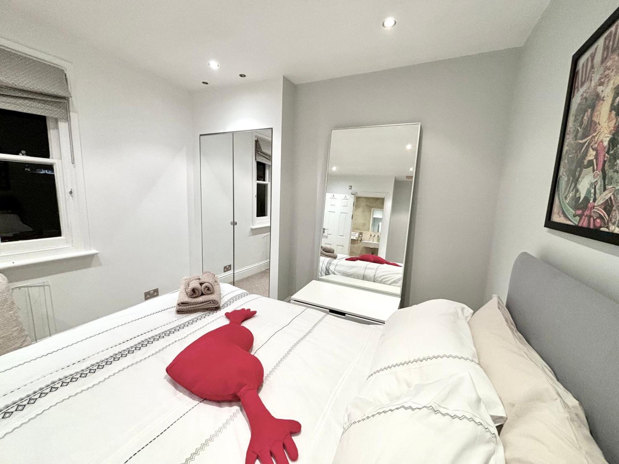 Victorian Modern Two Bedrooms Flat In West Kensington With Skyline View Apartment