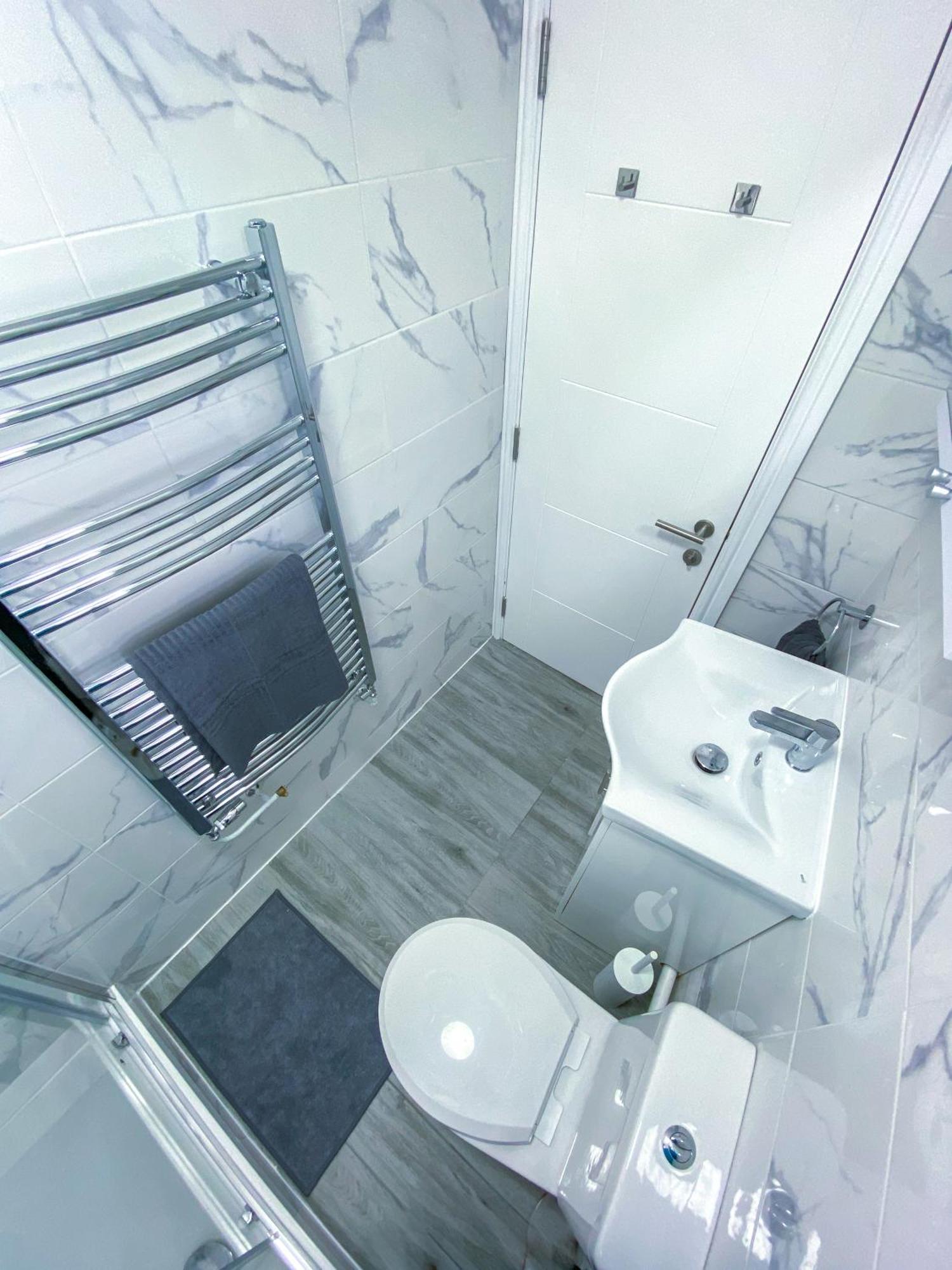 Stylish 1 Bedroom Flat - 5 Guest London- F1 Londres