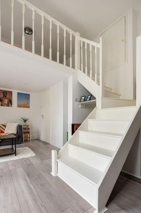 West Oasis - Escape From Chaos Apartment London