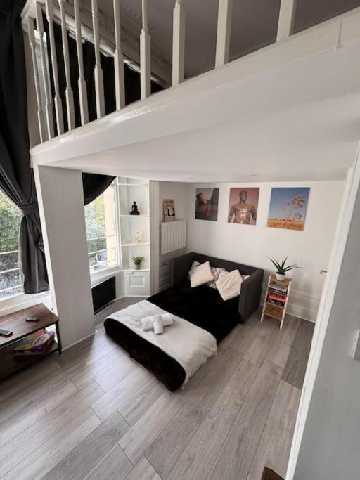West Oasis - Escape From Chaos Apartment London