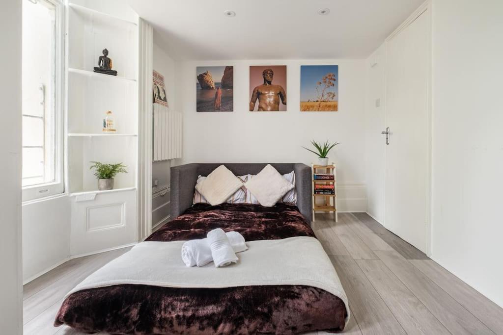 West Oasis - Escape From Chaos Apartment London