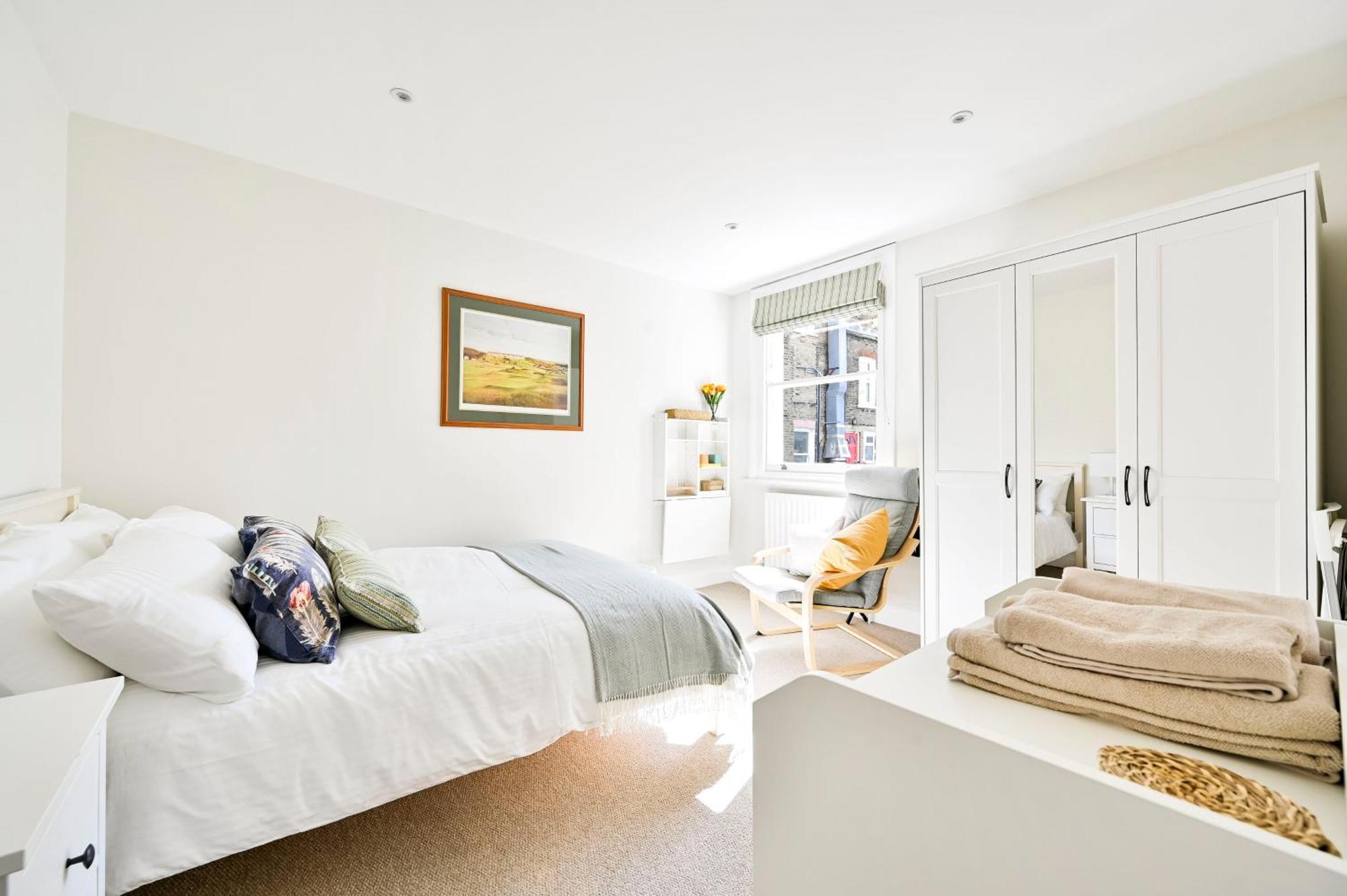 New Chic 3-bed Flat In Clapham * London