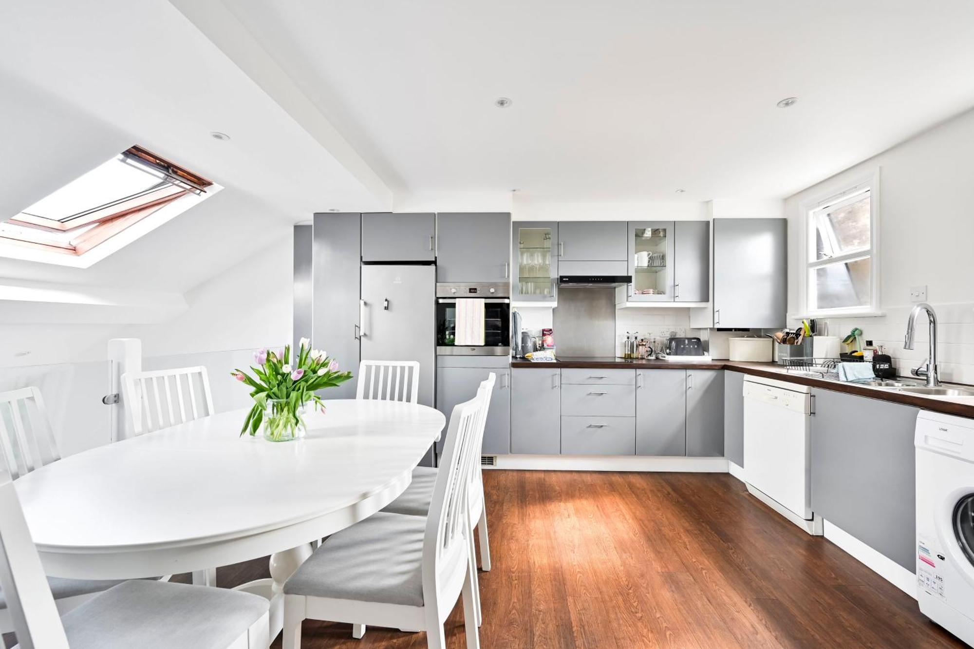 New Chic 3-bed Flat In Clapham Apartment *
