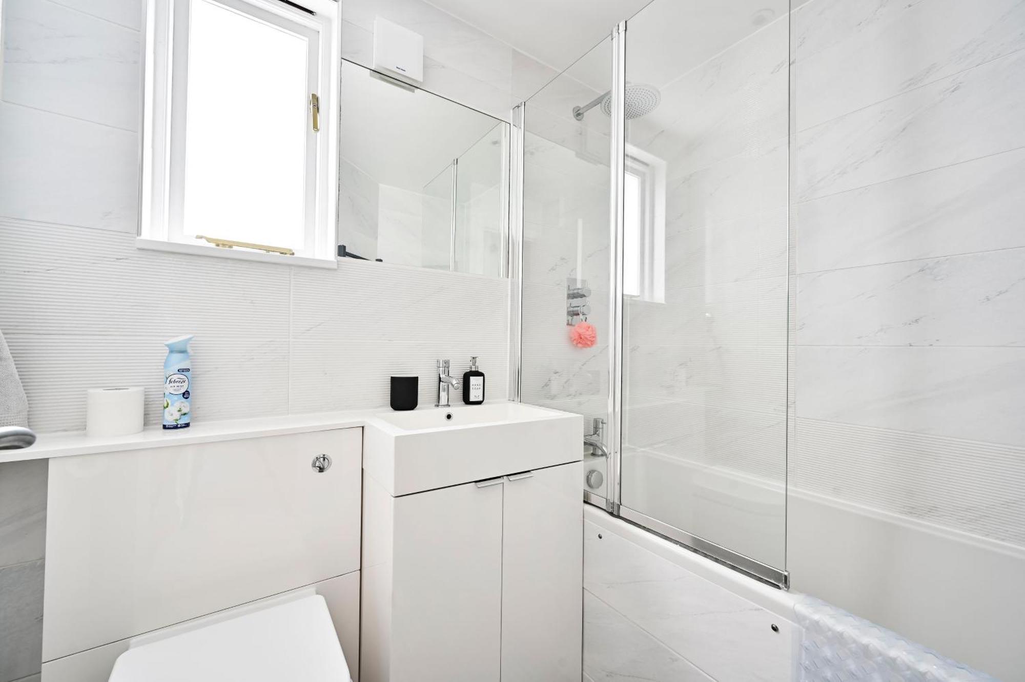 Apartment New Chic 3-bed Flat In Clapham *