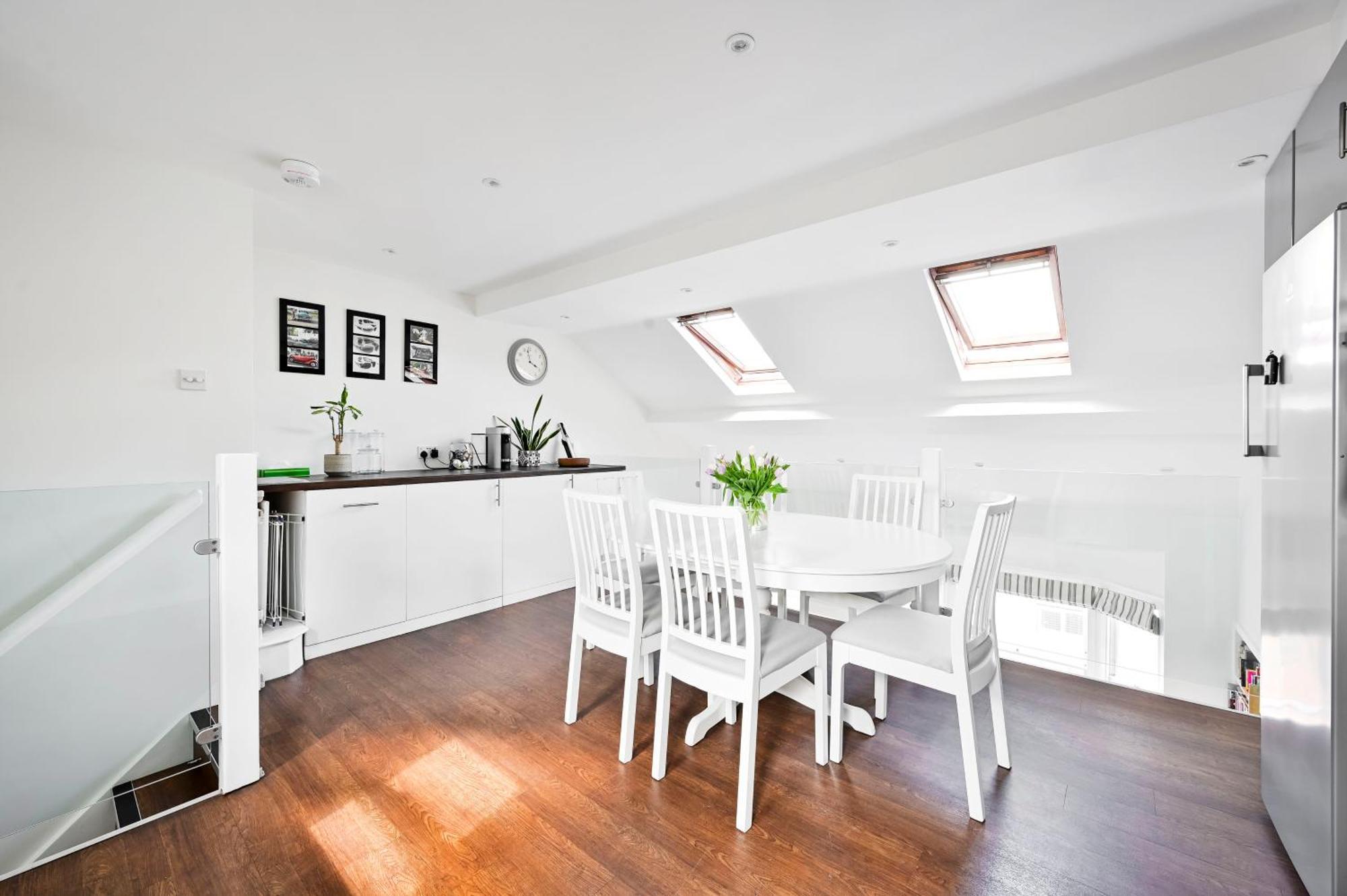 New Chic 3-bed Flat In Clapham * London