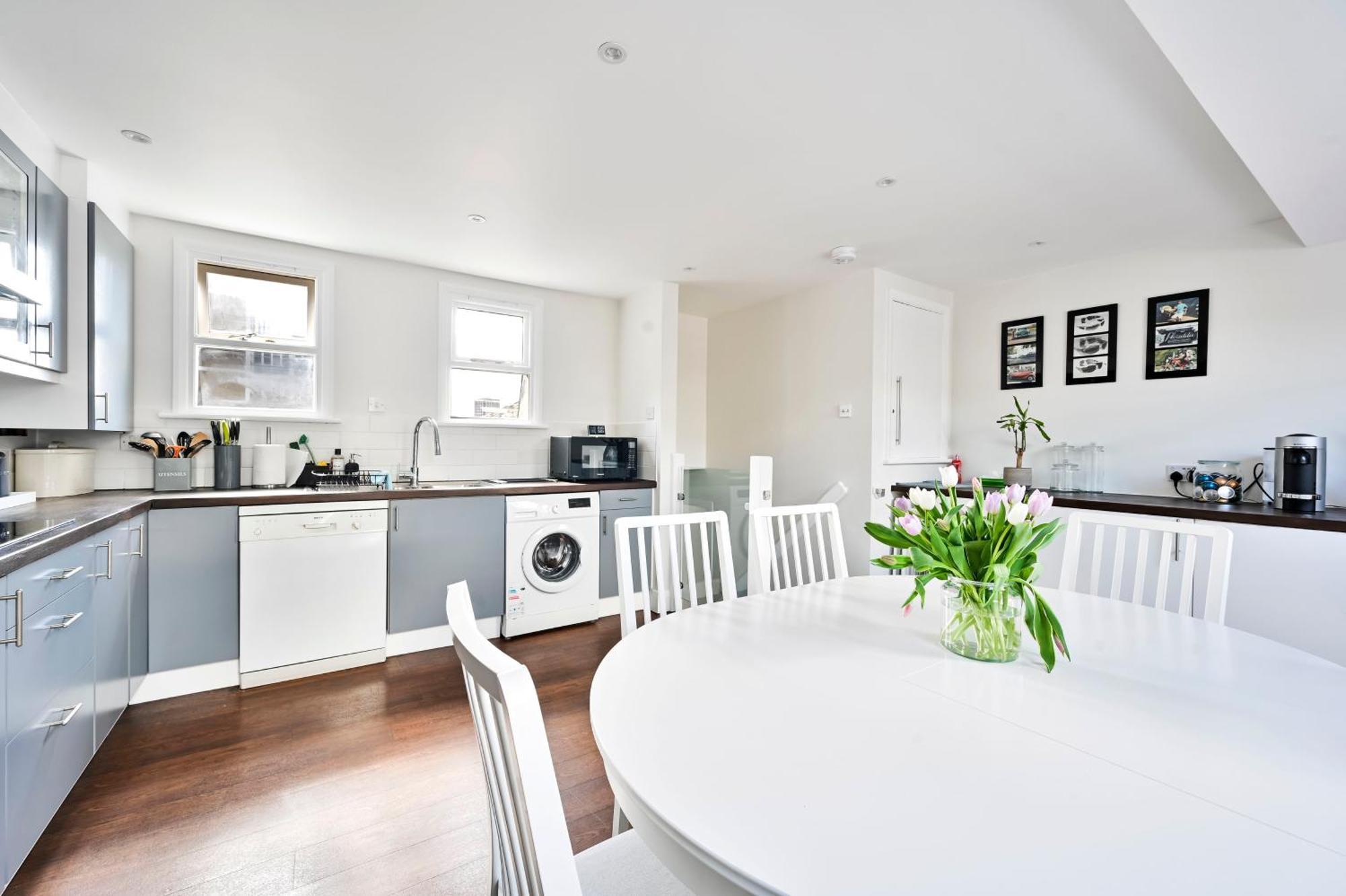 New Chic 3-bed Flat In Clapham