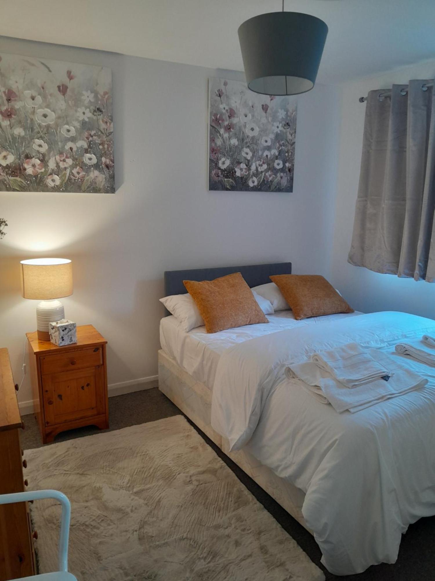 One Bedroom In Central Apartment
