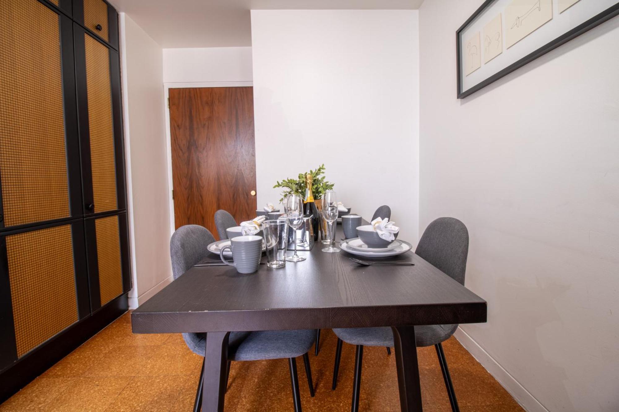 Apartamento Spacious 2-bedroom In Piccadilly 6100p *
