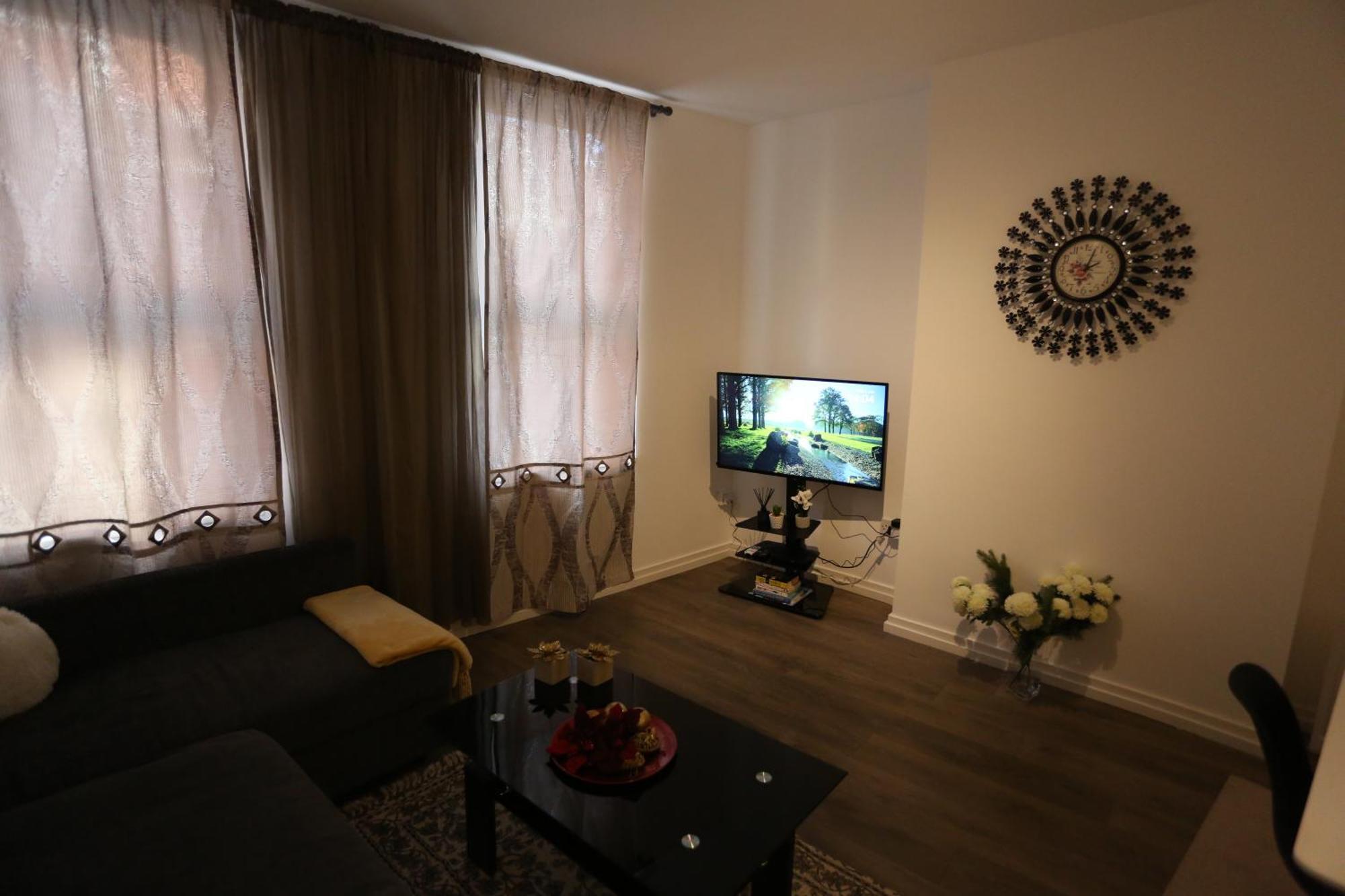 Luxury 1 Bedroom Flat In The Heart Of Wood London