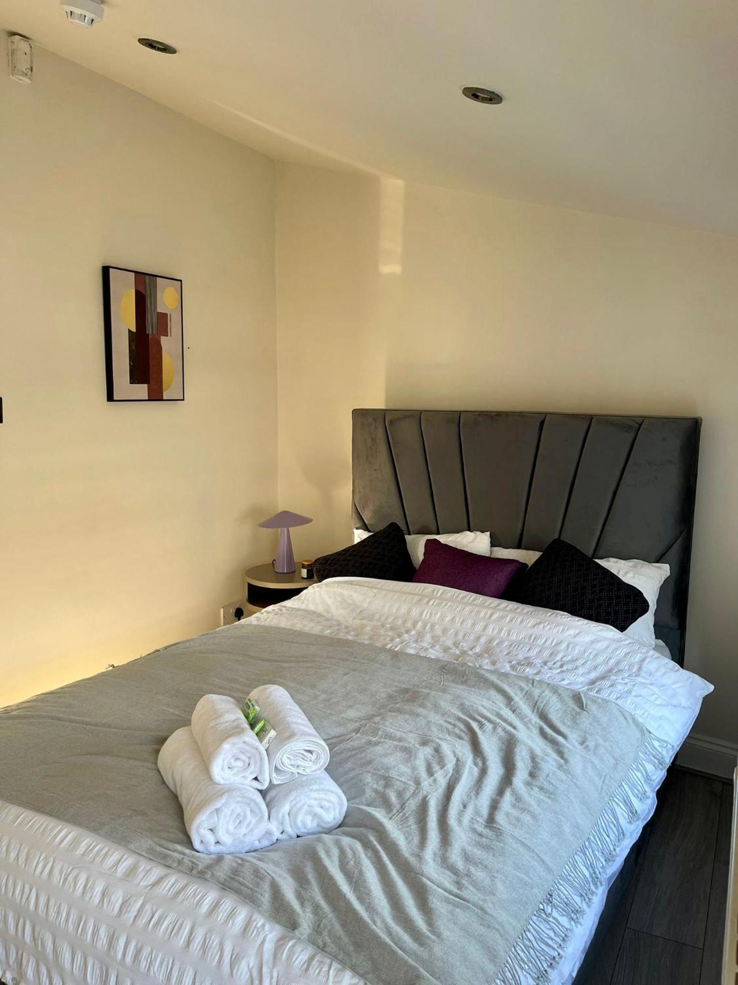 Shoreditch - And In The Apartment