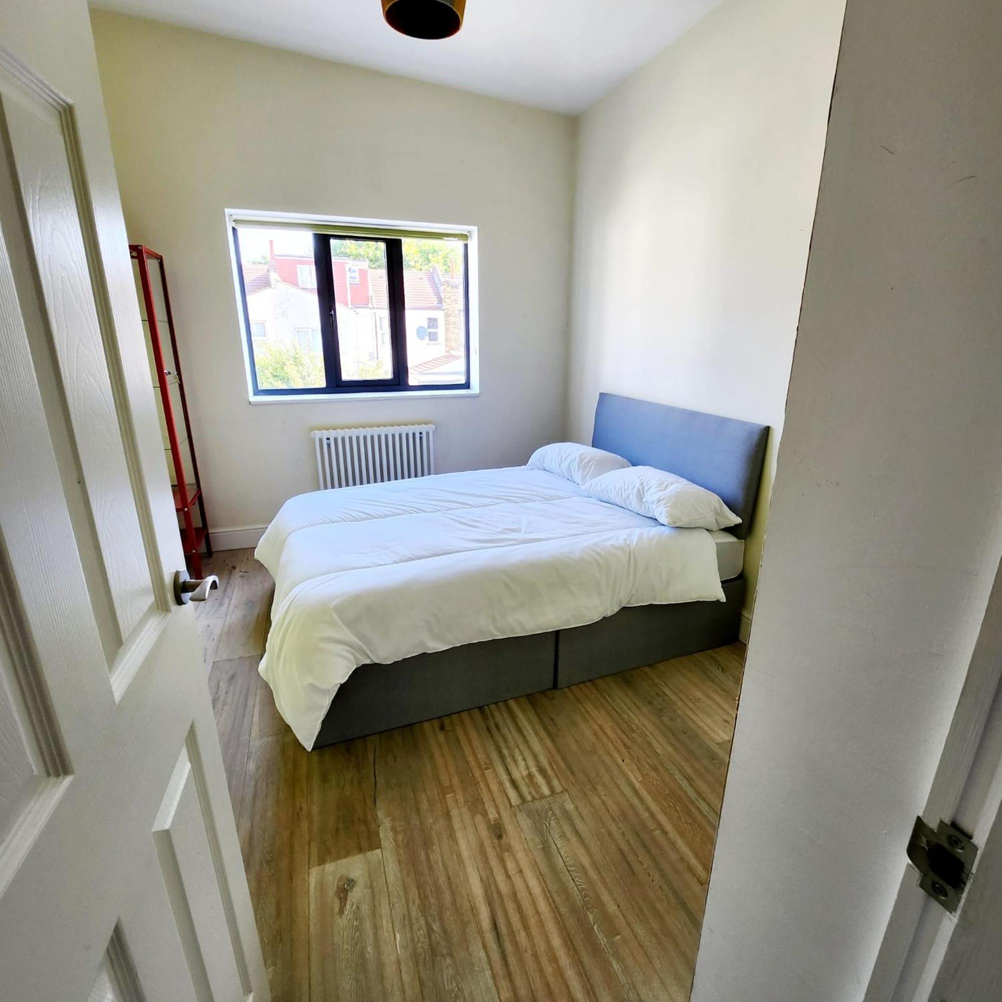 Contemporary 3 Bed House With Spacious Garden Close To Stratford & Canary Wharf Hospedagem domiciliar *