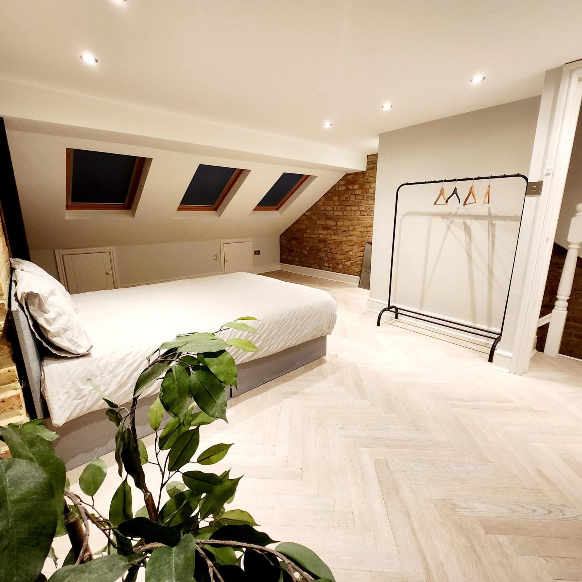 Hospedagem domiciliar Contemporary 3 Bed House With Spacious Garden Close To Stratford & Canary Wharf Londres