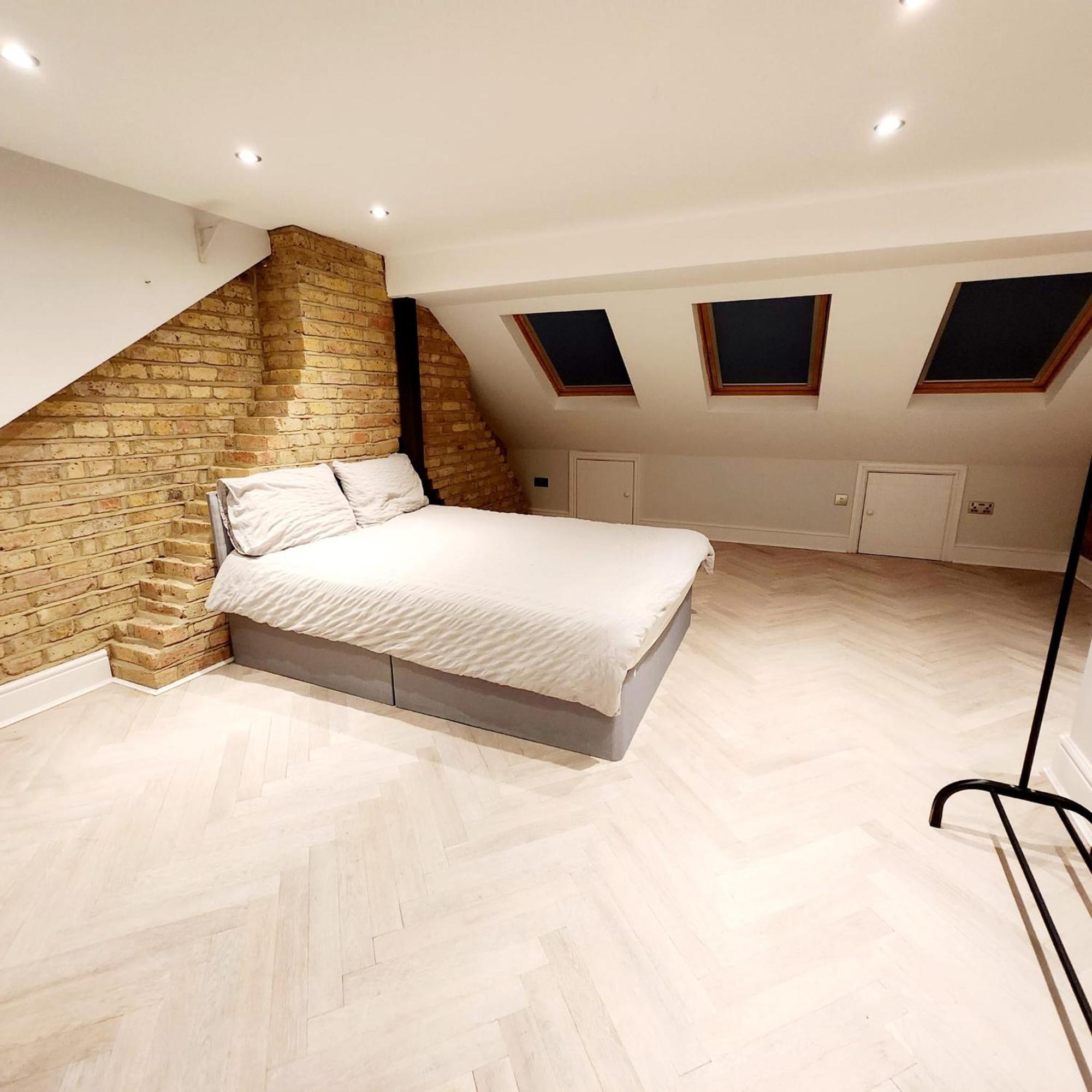 Hospedagem domiciliar Contemporary 3 Bed House With Spacious Garden Close To Stratford & Canary Wharf *