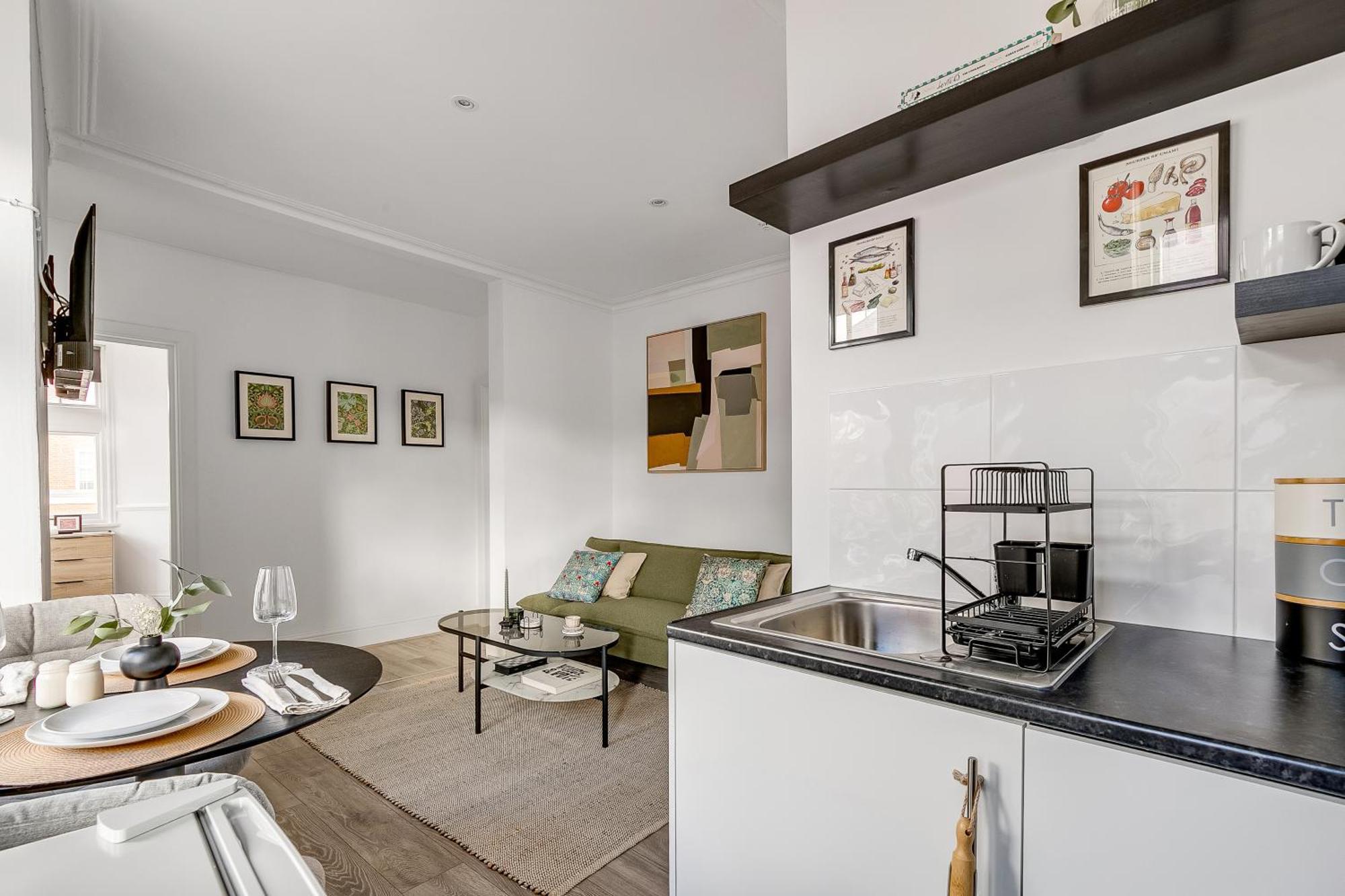 Lovely Kensington Apartment *
