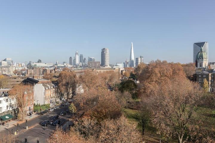 Guestready - Stylish Skyline Views,