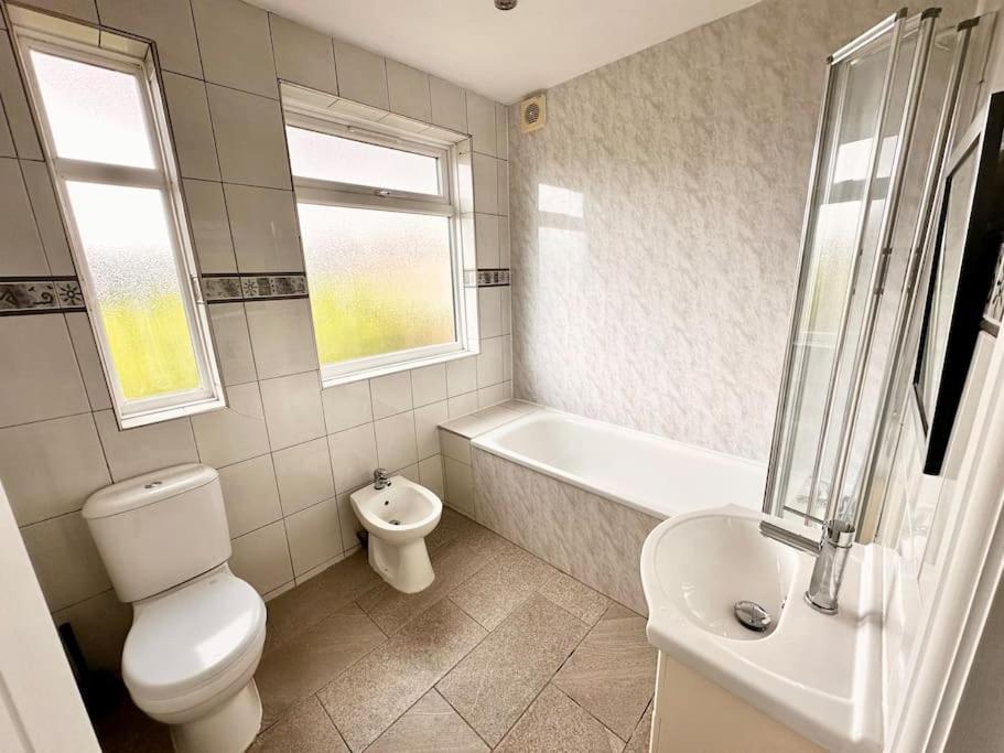 5 Bed In Se12 Apartment