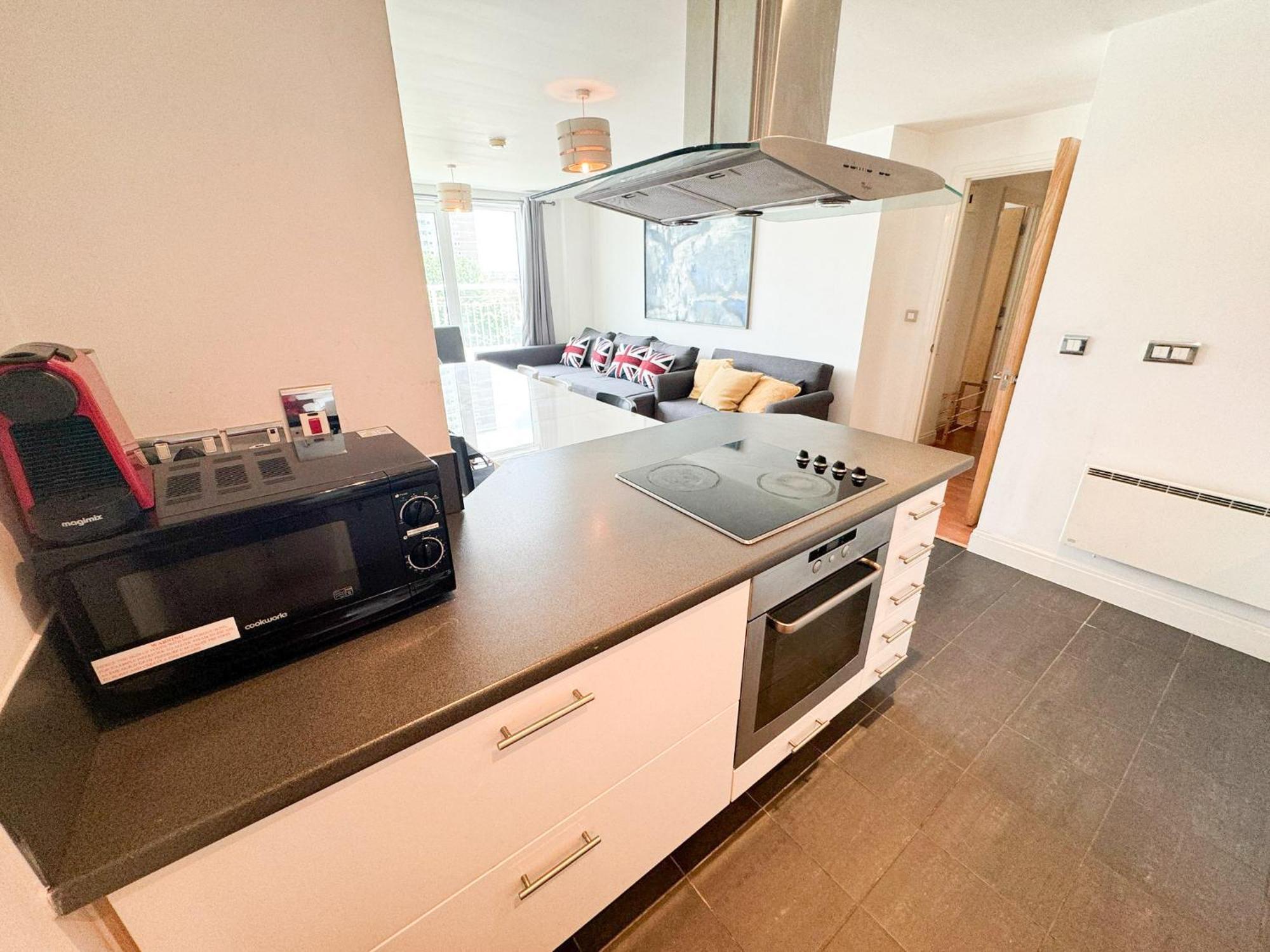 Clapham Court Penthouse Apartment *