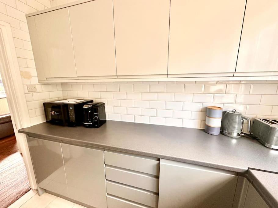 5 Bed In Se12 Apartment London