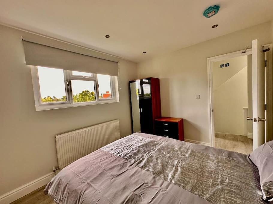 5 Bed In Se12 * London