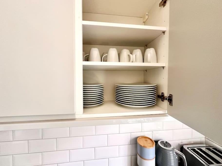 5 Bed In Se12 * London