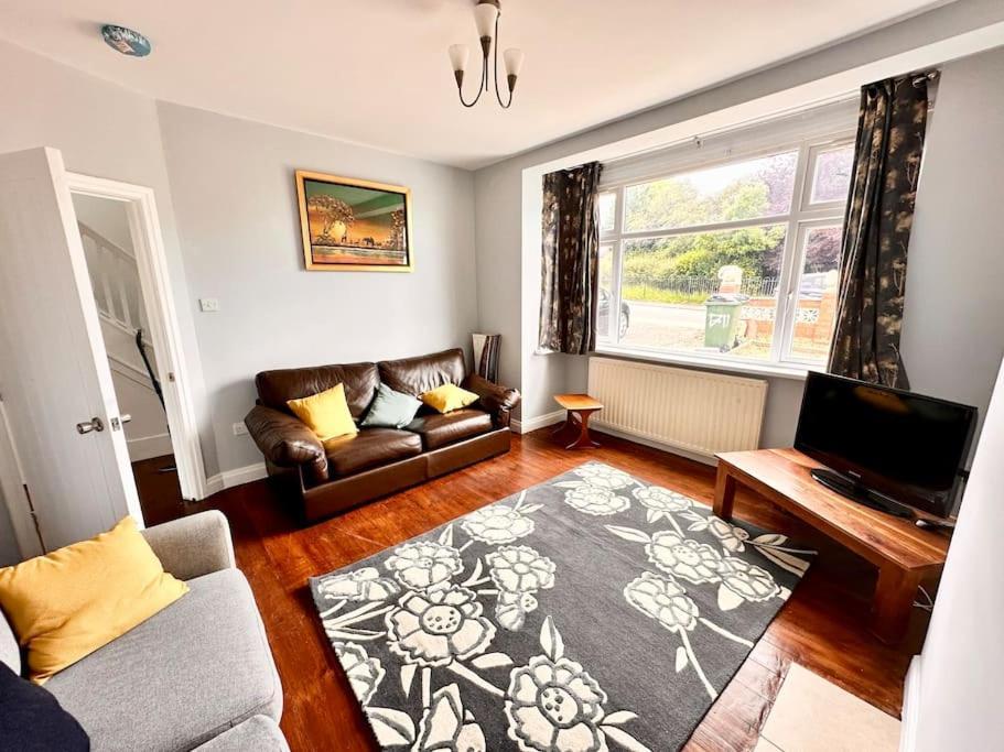 5 Bed In Se12 * London
