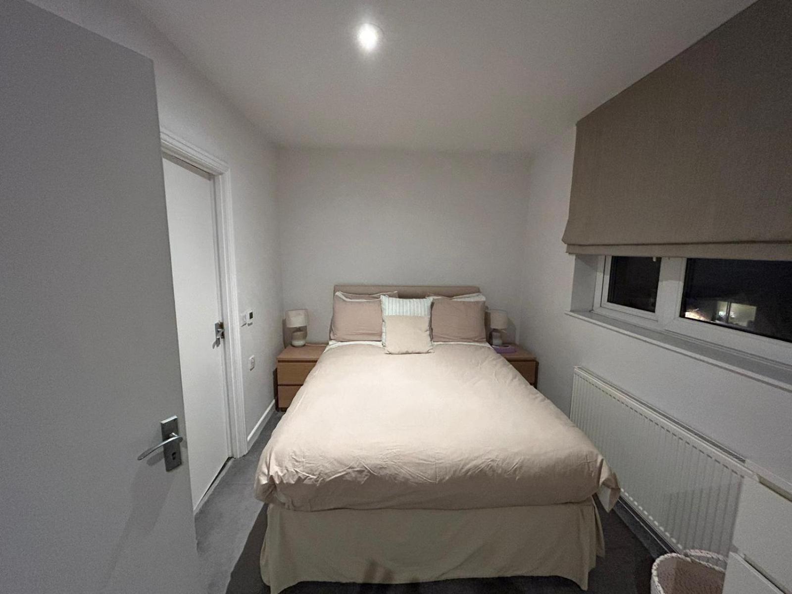 Woodsford Sq - Private Parking Apartamento