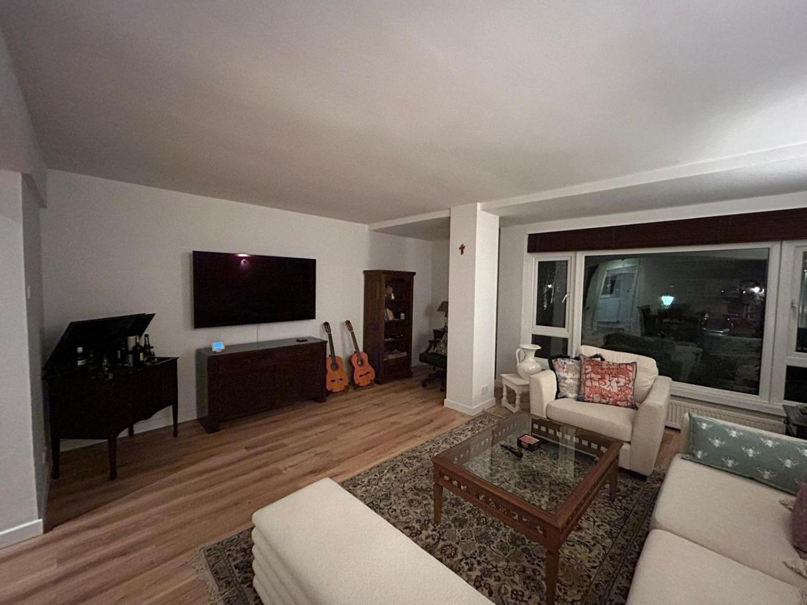Woodsford Sq - Private Parking Apartamento