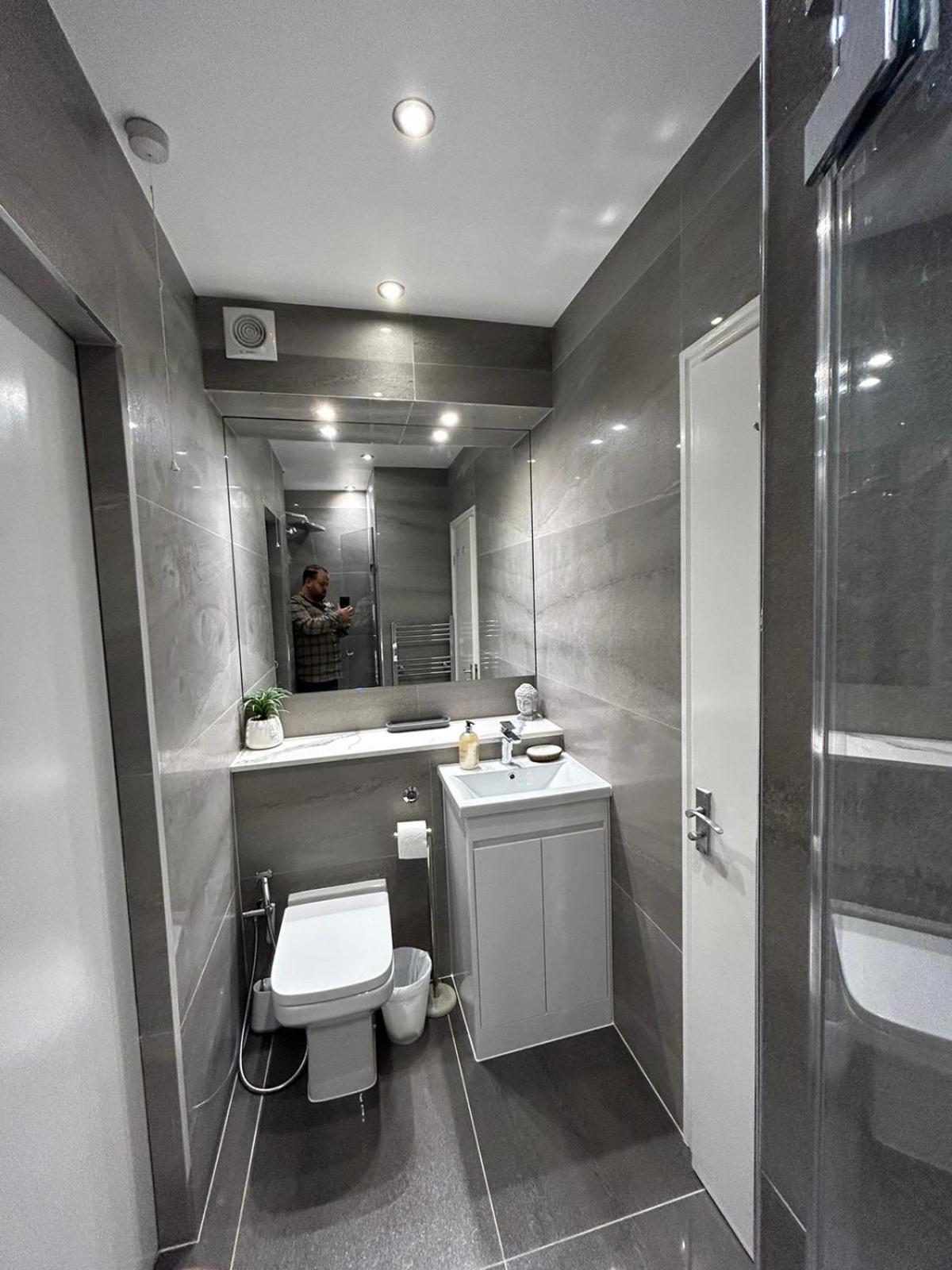 Woodsford Sq - Private Parking Apartamento Londres