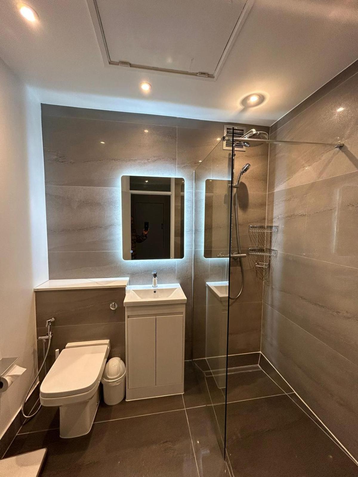 Apartamento Woodsford Sq - Private Parking Londres