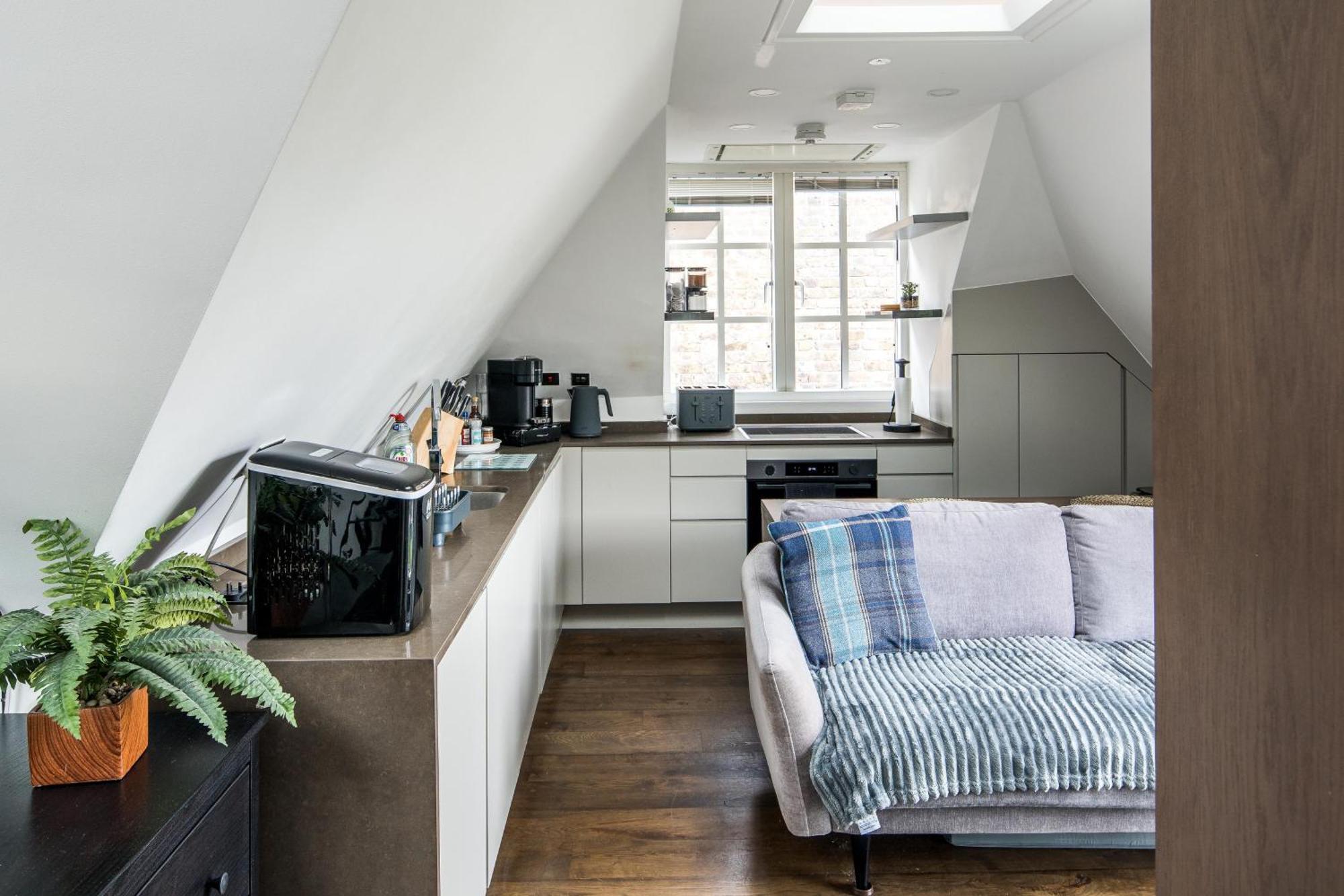 Sleek And Stylish 1bd With Balcony, Hammersmith Apartamento