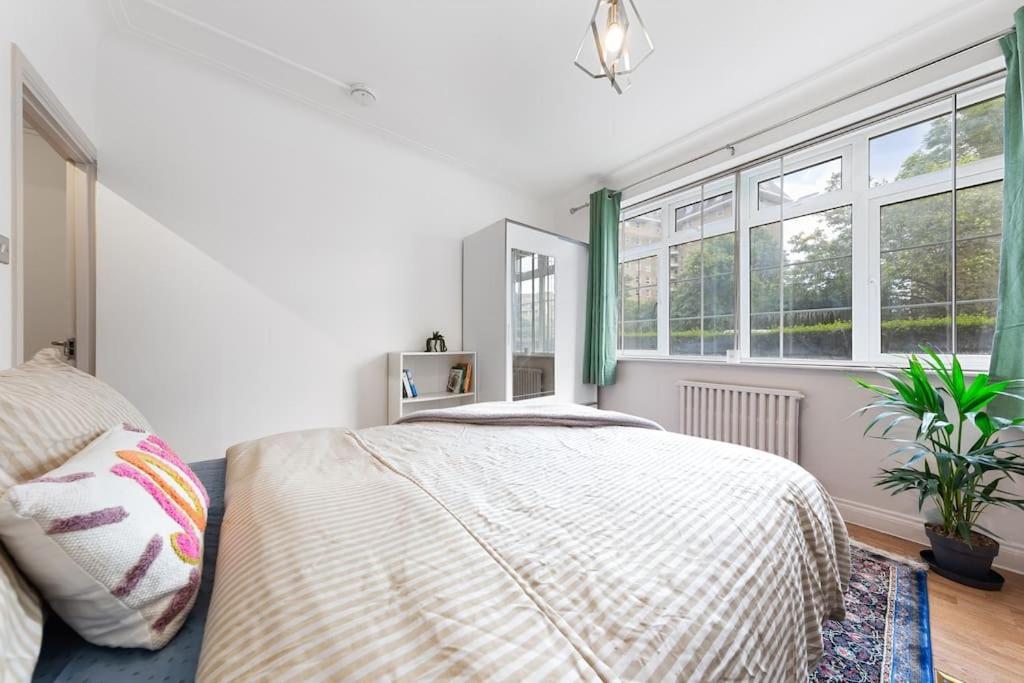 Brand New 3 Bedroom Flat In * London