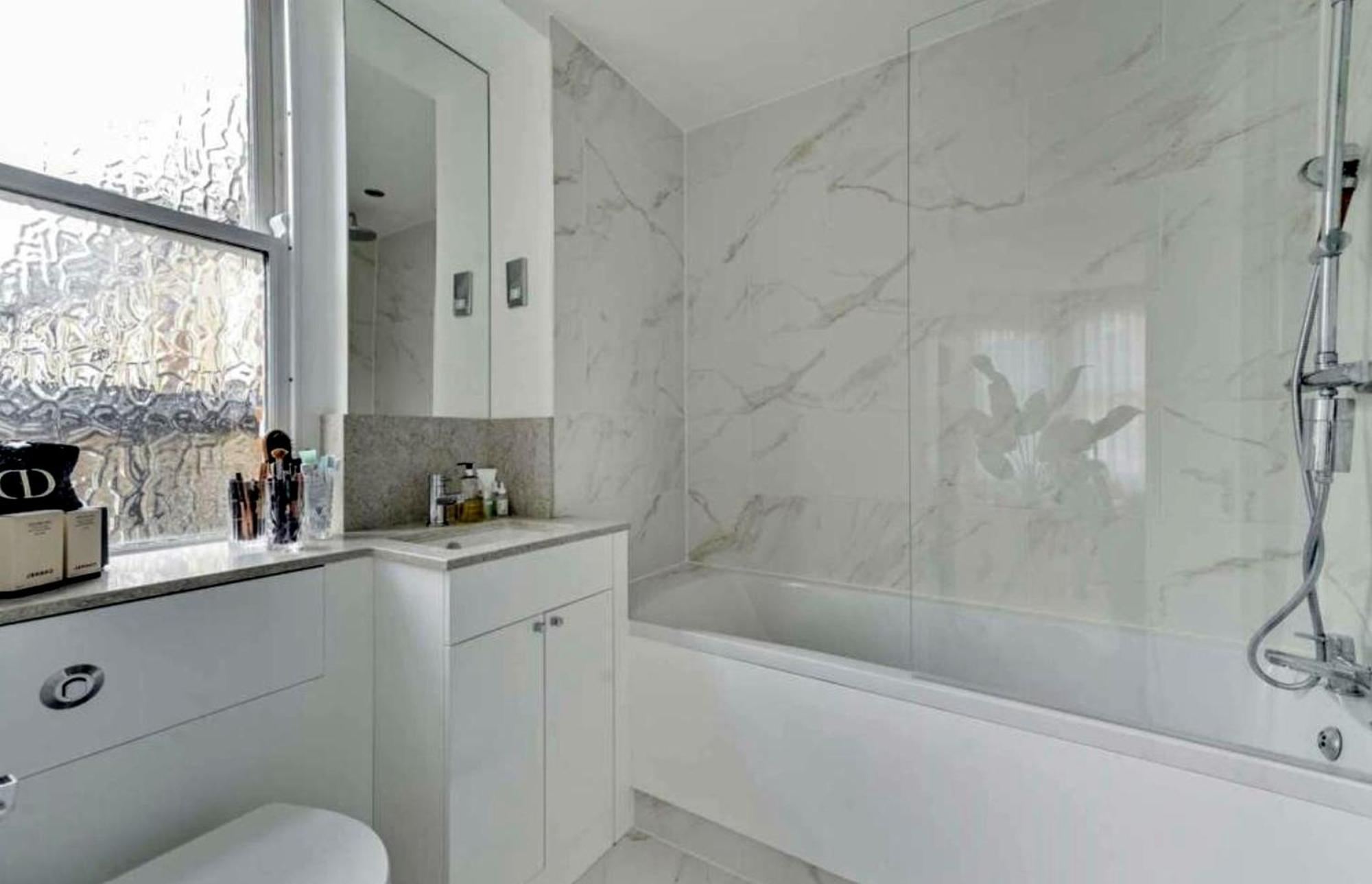 Apartment Spacious 4 Bed Flat *