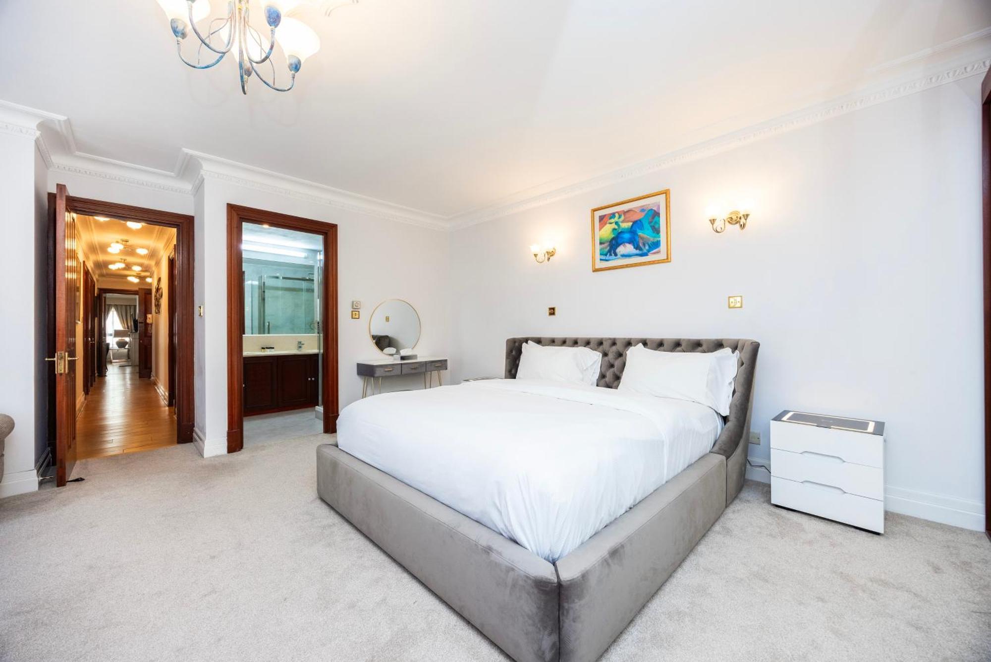 Carlton Court - Mayfair Aparthotel 5*
