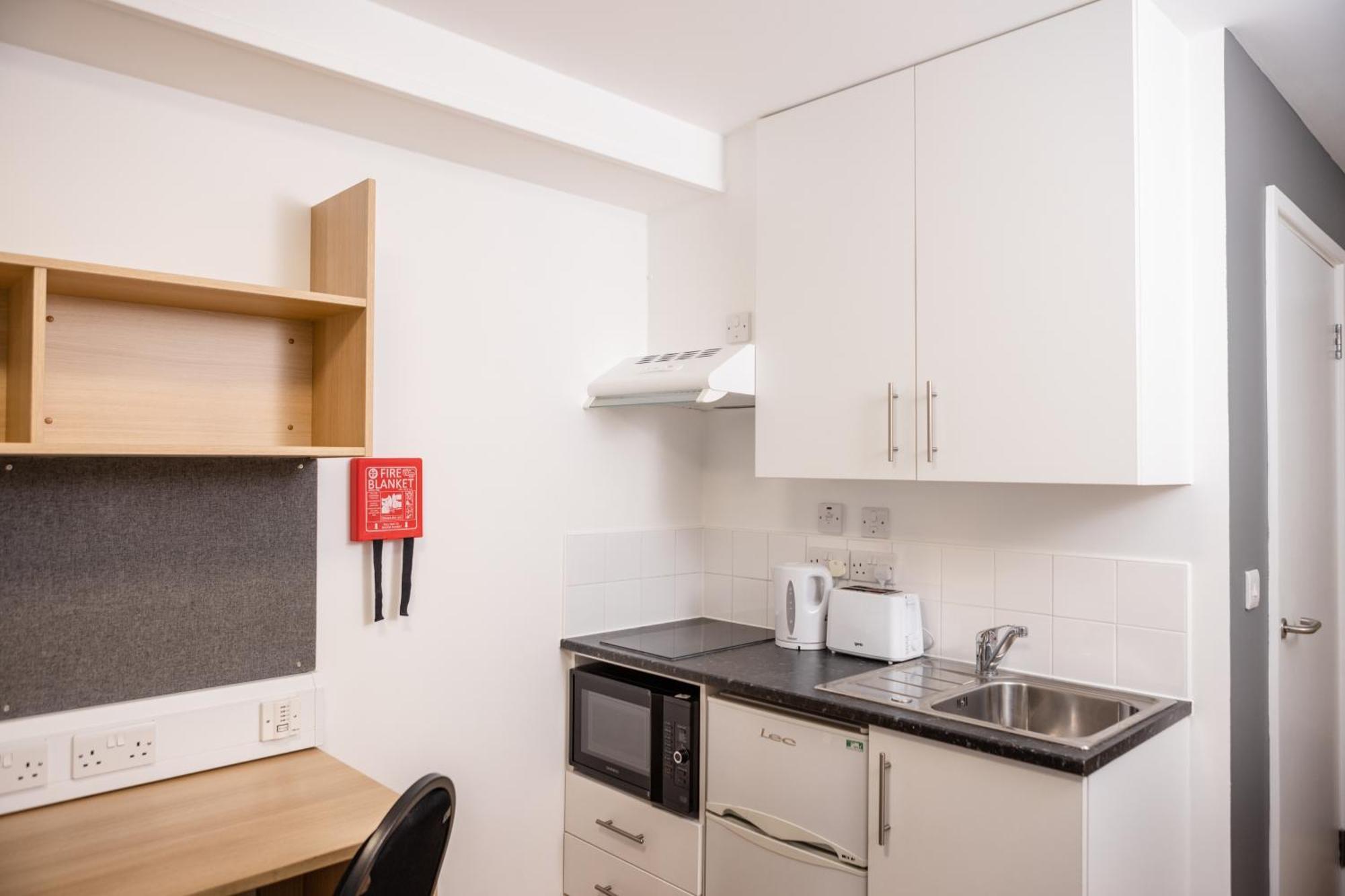Consort Village Hotel 3*