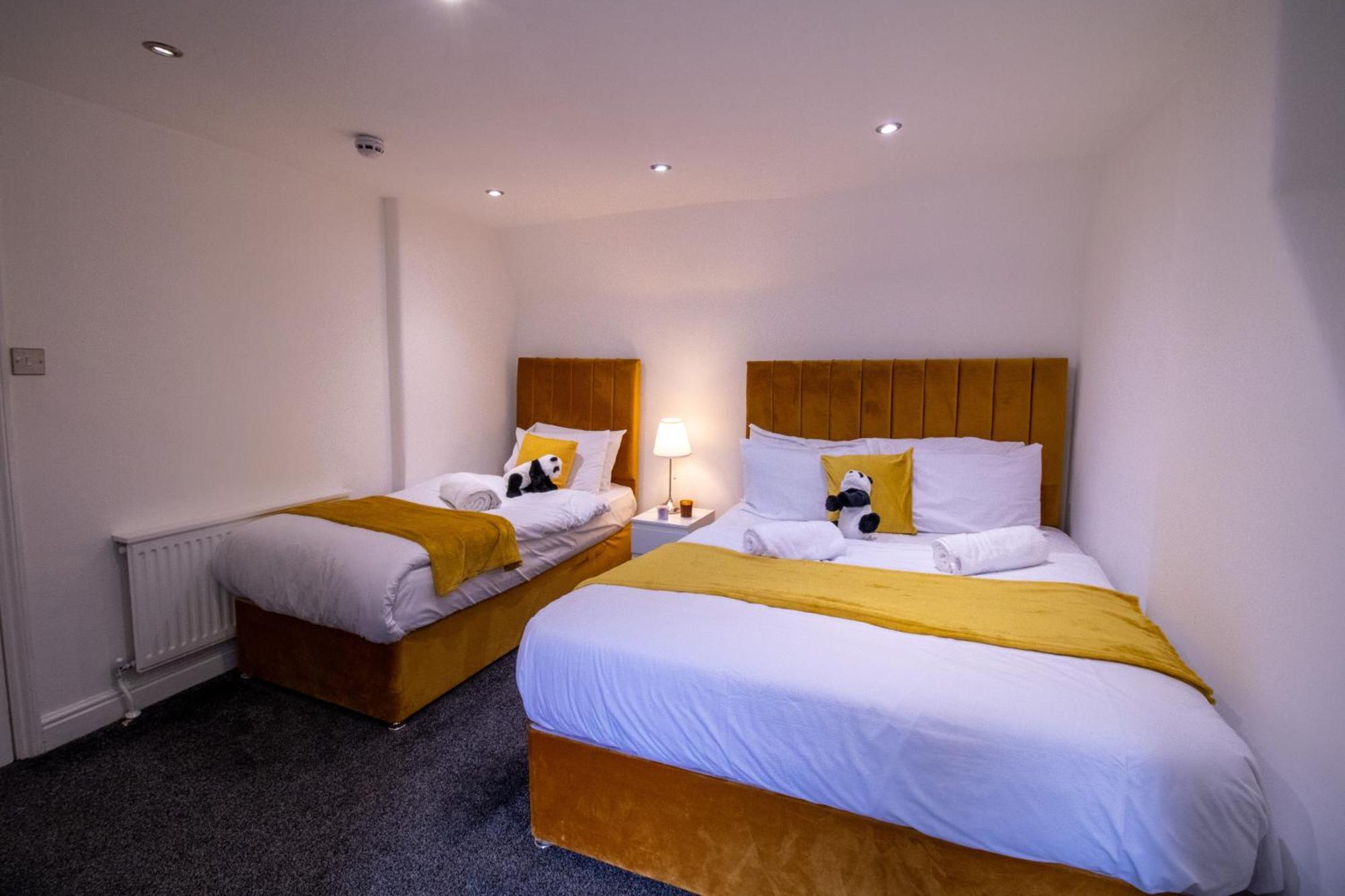 Luxurious On Oxford Street Apartment