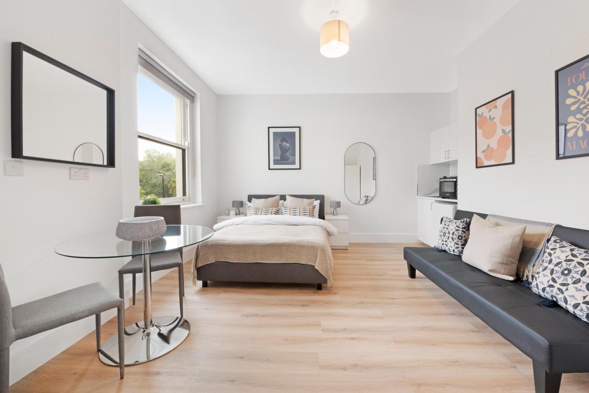 Archway Station Apartment